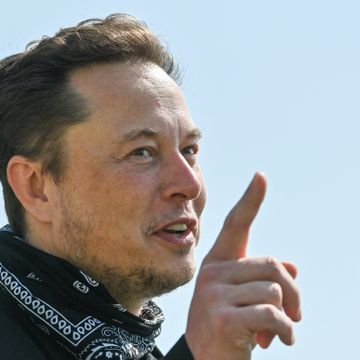 Elon Musk buet av scenen 