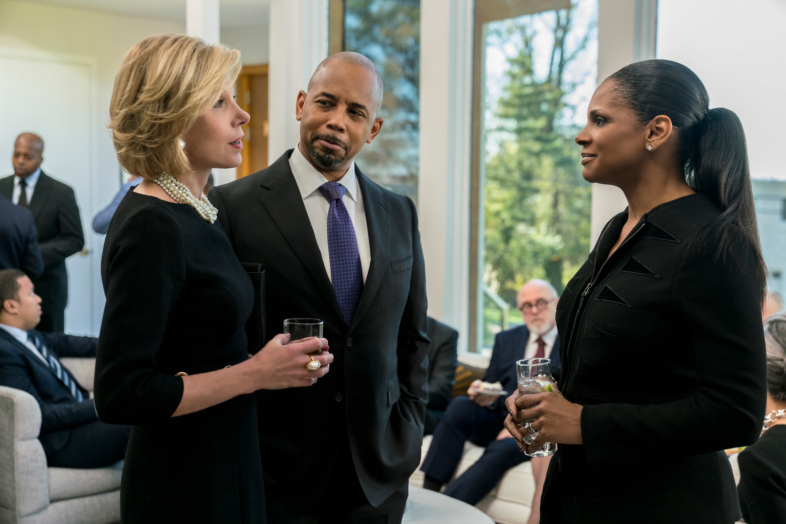 Christine Baranski spiller stjerneadvokat Diane Lockhart (t.v.) i «The good fight».