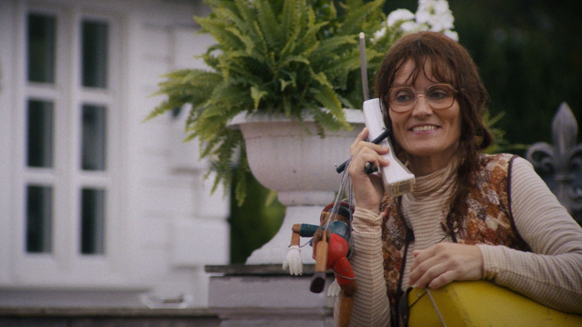 Siri (Pernille Sørensen) viser oss hvordan livet var før mobiltelefonen.