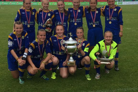 Til topps i Norway Cup: Disse jentene har ikke tapt på ett år