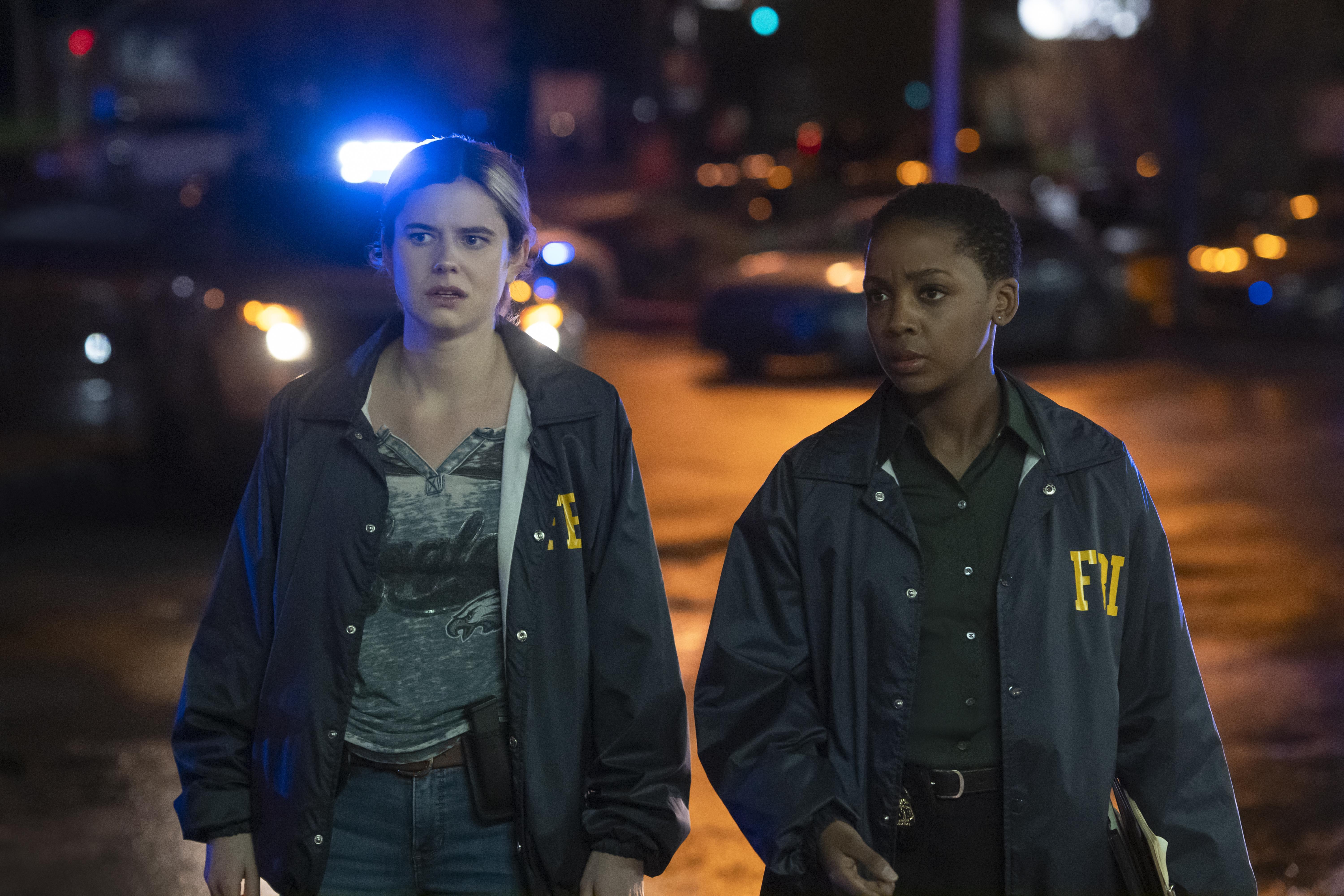 Lizzie (Alison Oliver) og Aleah (Thuso Mbedu)