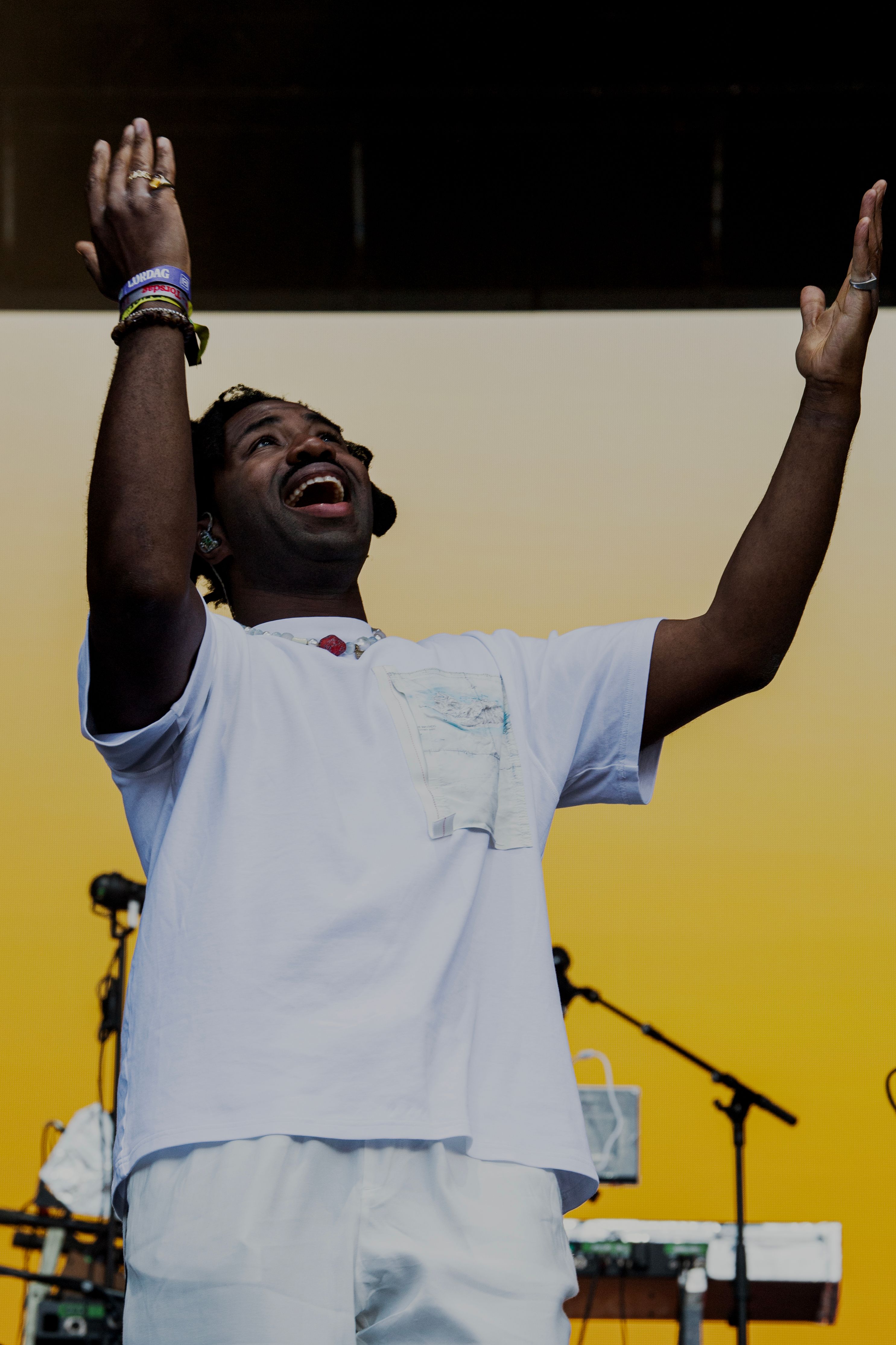 Sampha gir og gir på Øyafestivalen.
