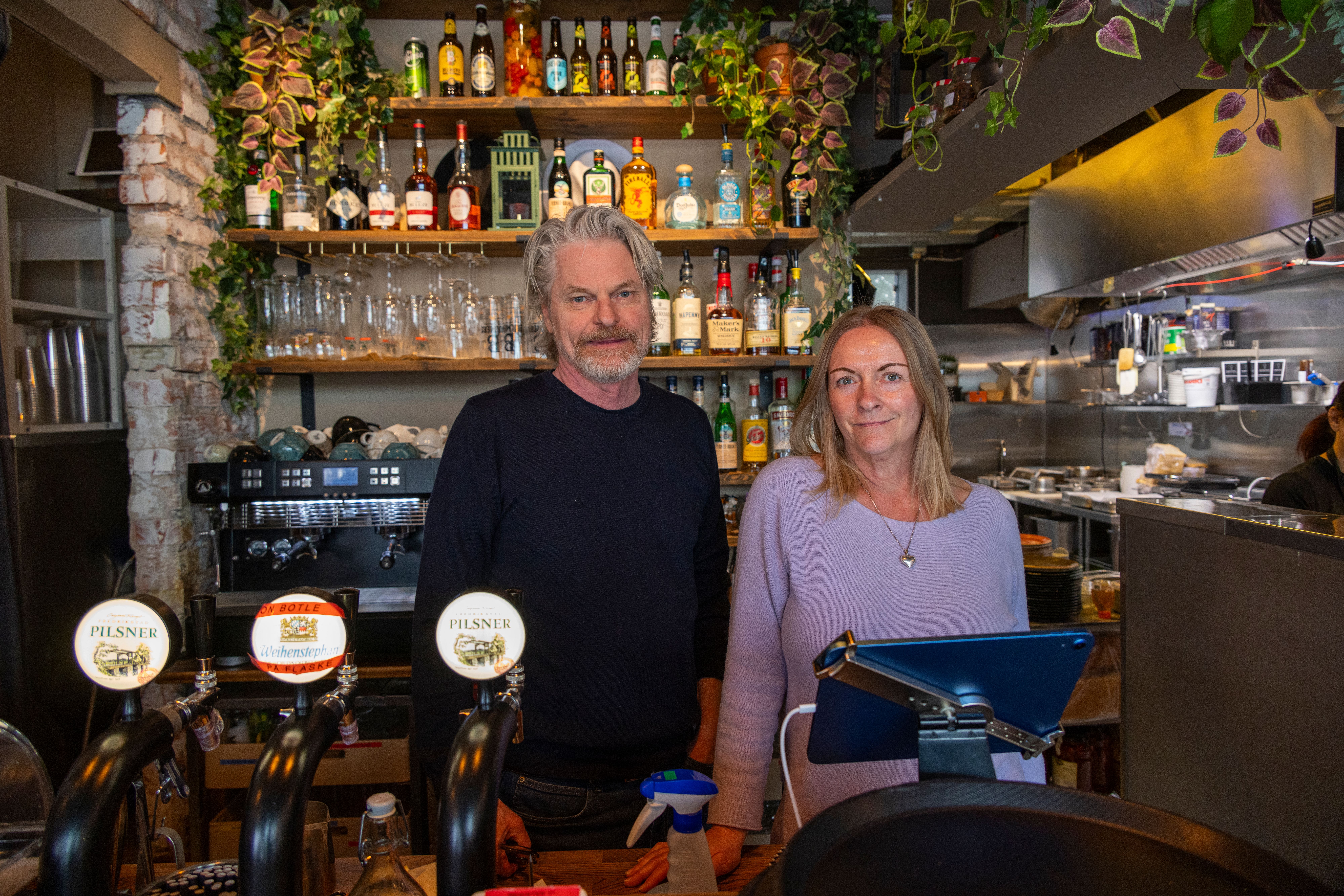 Eierne av Braud Toastbar, Erik Netskar og Laila Ødegård.
