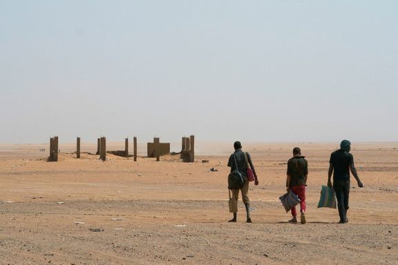 13.000 er blitt sendt tilbake til fots i Sahara-ørkenen
