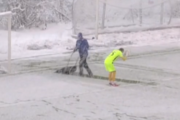 Tromsdalen vant i snøstorm. Her ber keeperen om måkehjelp.