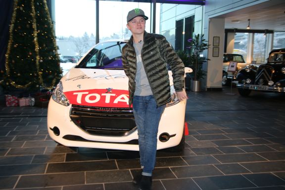 Kartleseren må kjøre mellom etappene, men i dag fikk Oliver Solberg (16) sin egen bil