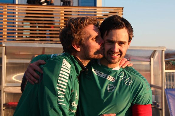 Her kysser treneren Fløya-helten: – En enorm lettelse