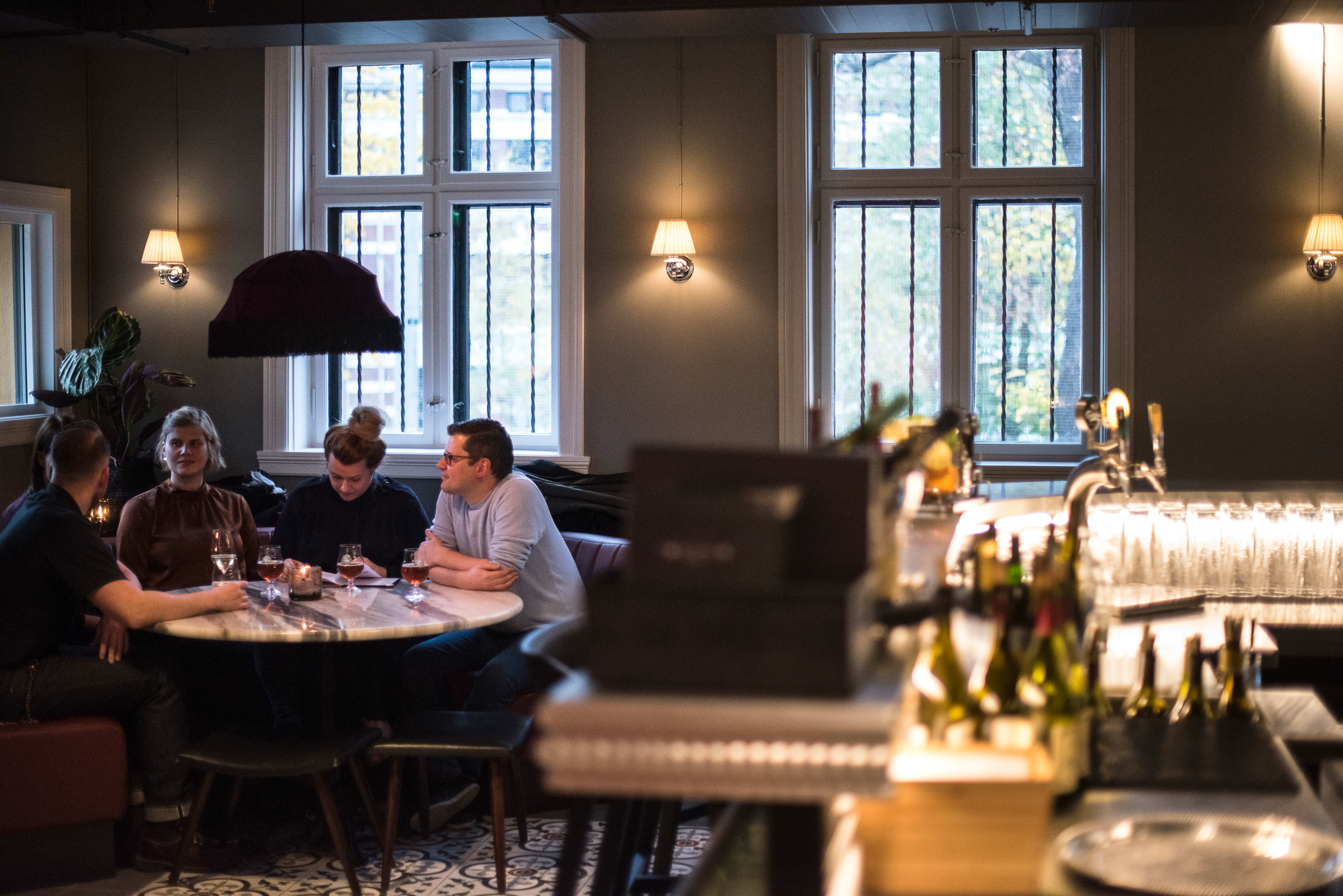 Her tar du med svigers på restaurant