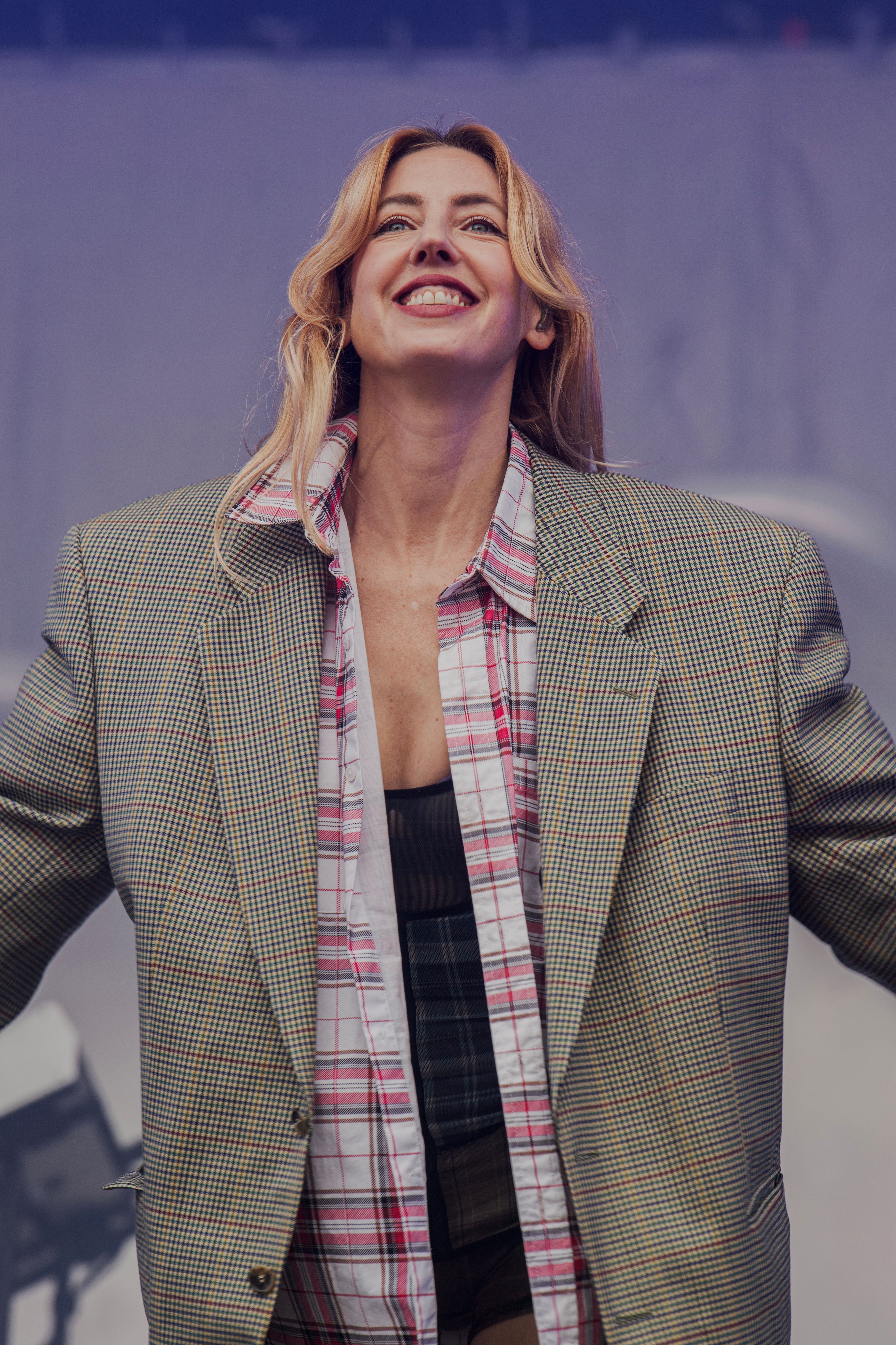 En smørblid Veronica Maggio på Øya lørdag.