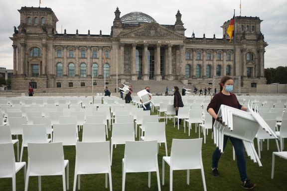 Moria-protest med 13.000 stoler foran riksdagsbygningen i Berlin