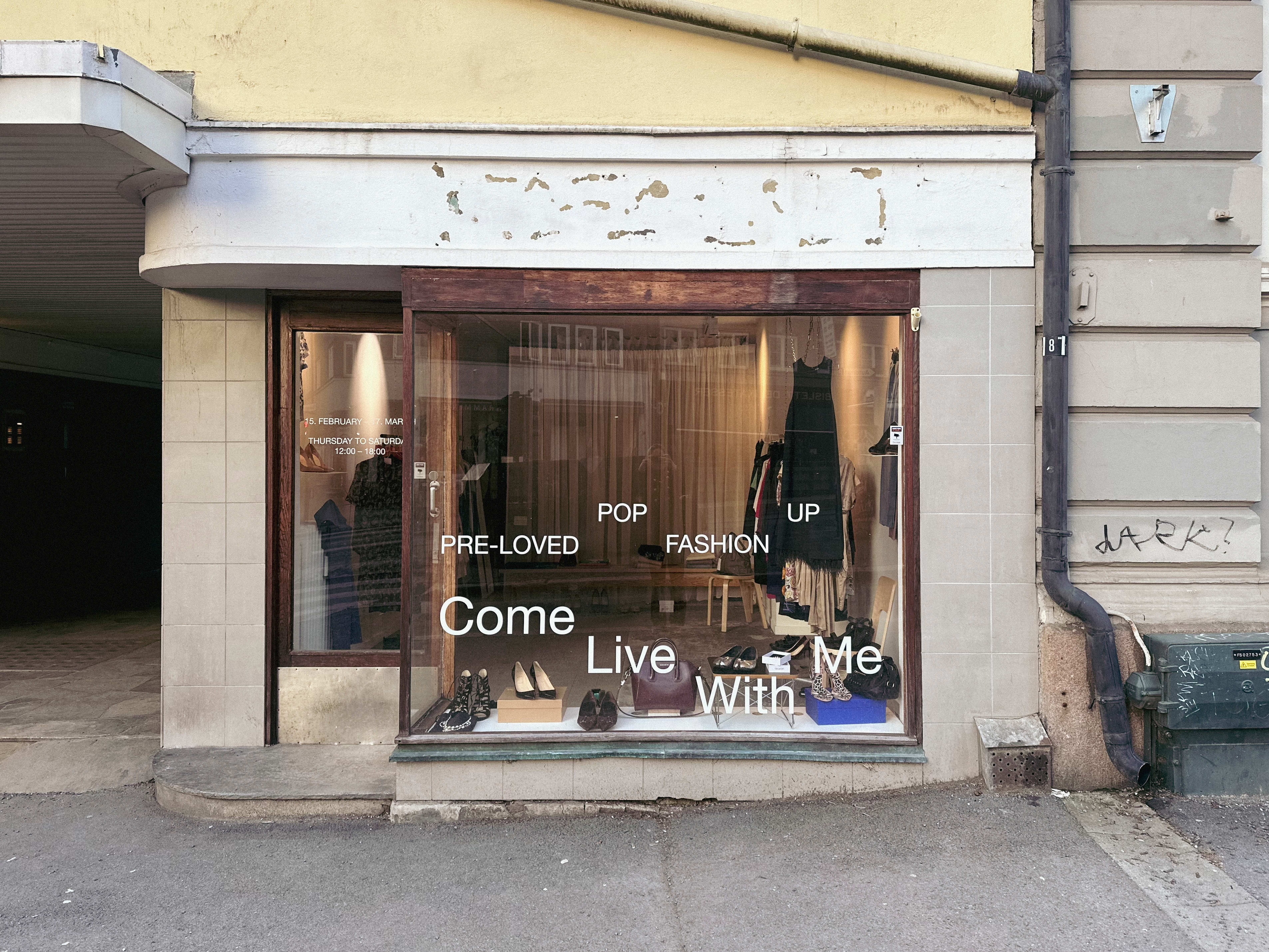 Rett ved trikkestoppet Stensgata finner du denne lille butikken. 