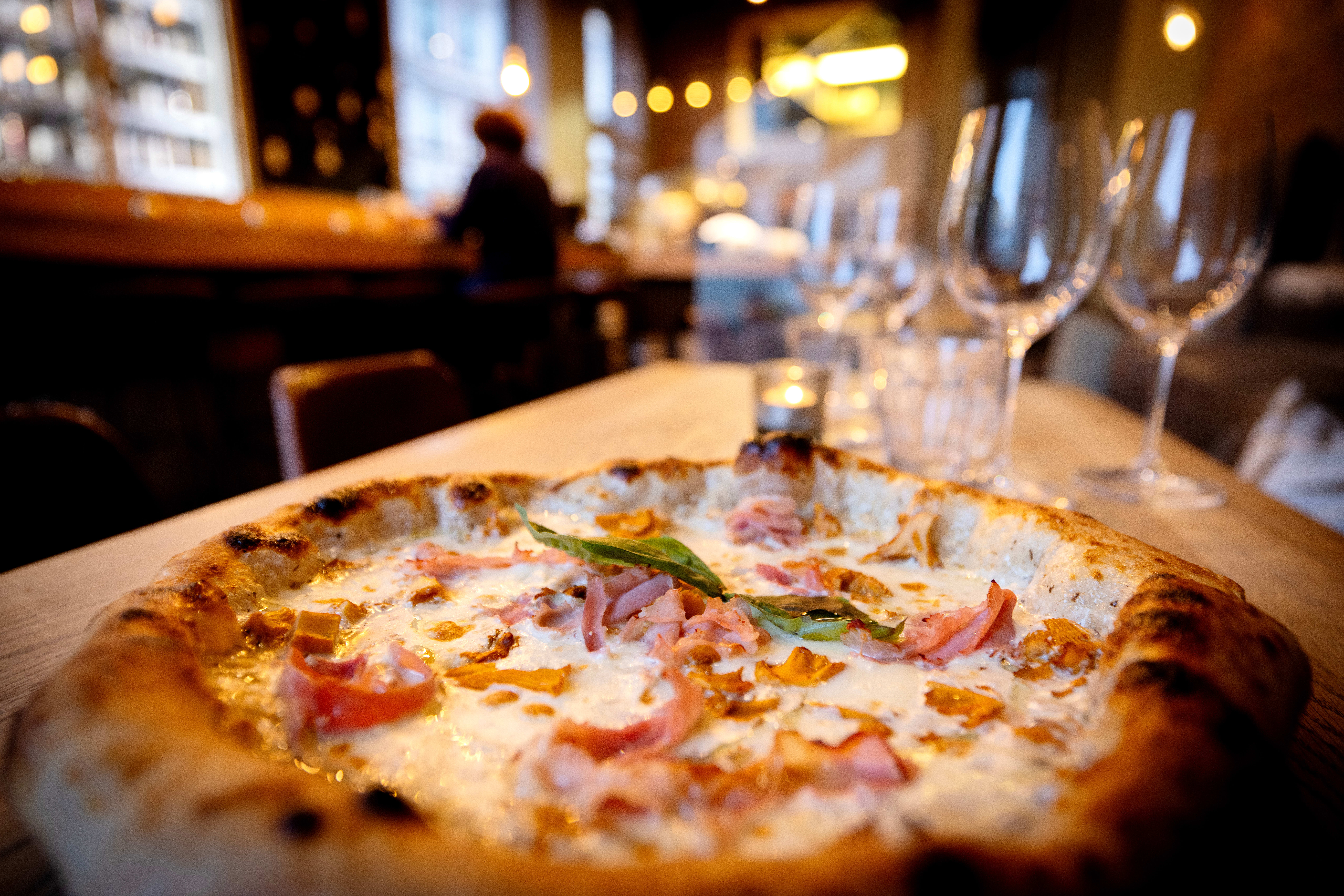 Kantarell på pizza er digg, plusspoeng for å bruke sesongens råvarer!