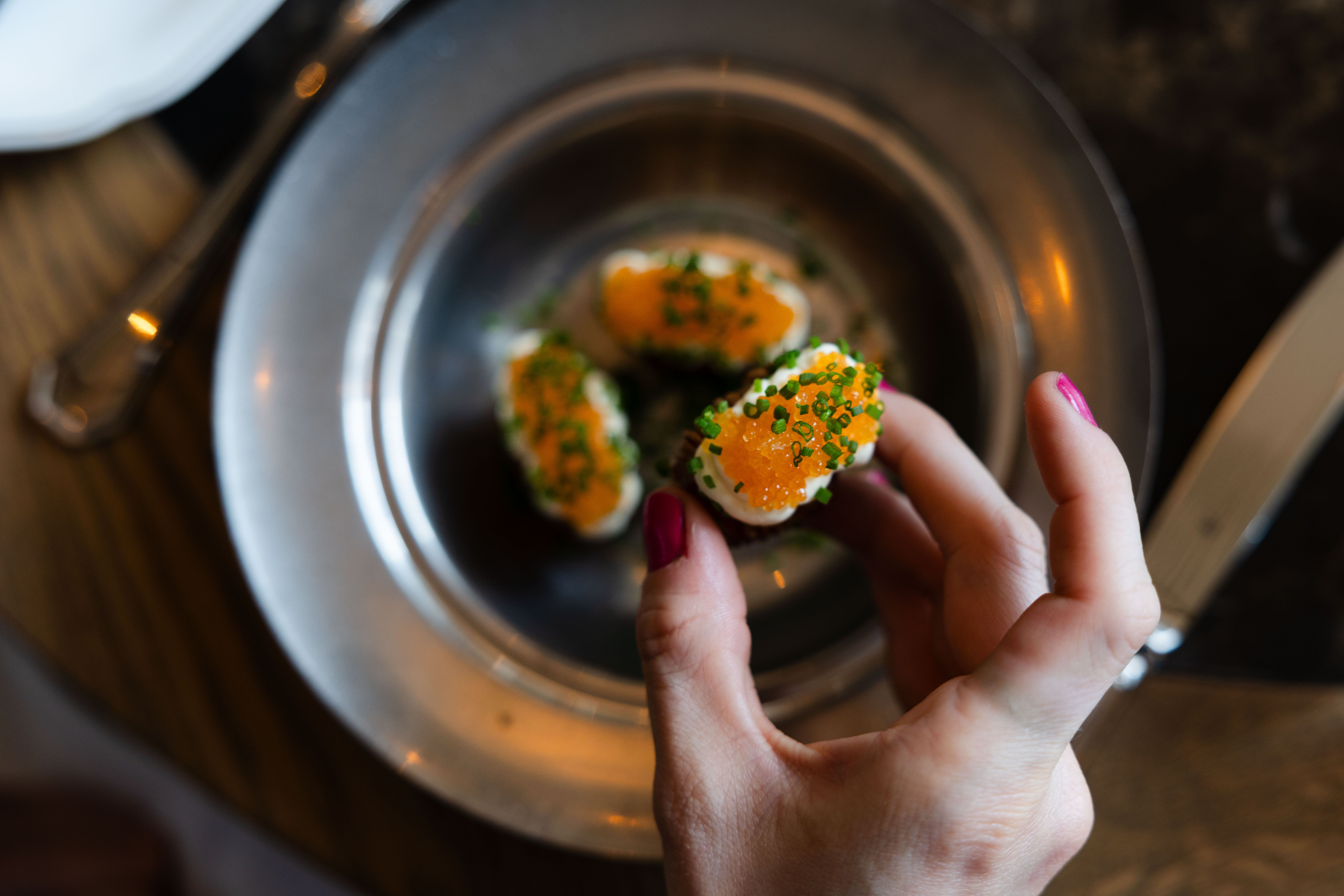Artig snack med bittesmå hasselbackpoteter. 