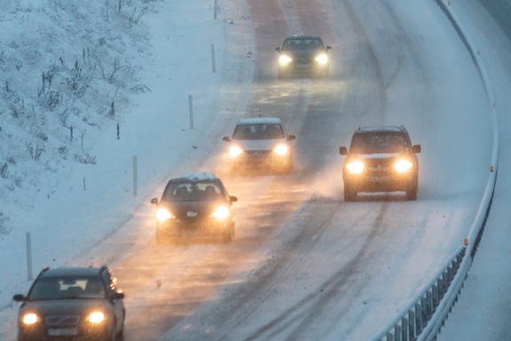 Snøvær og glatte veier flere steder i landet