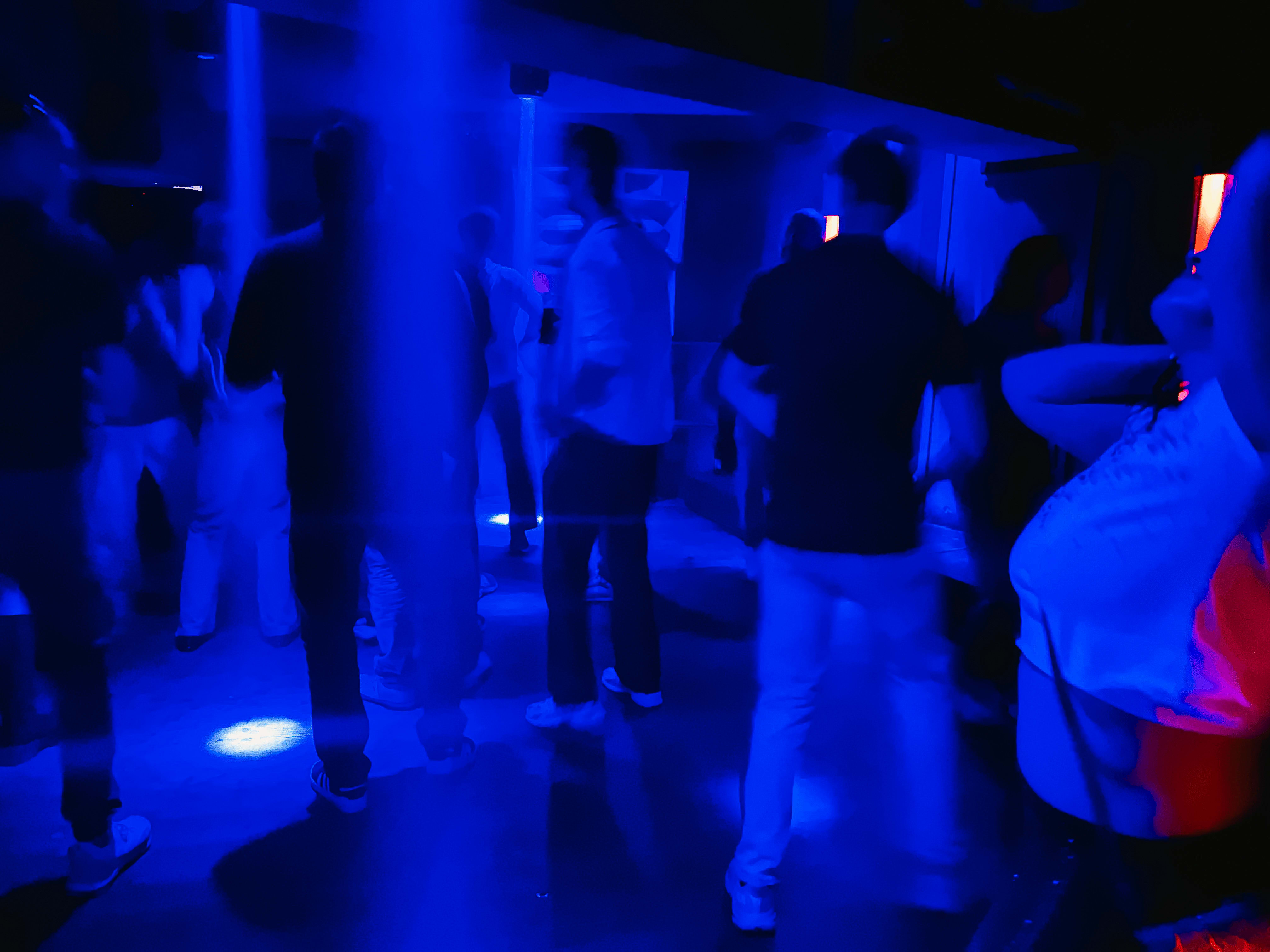 Kjelleren på The Villa en fredagskveld i sommer.