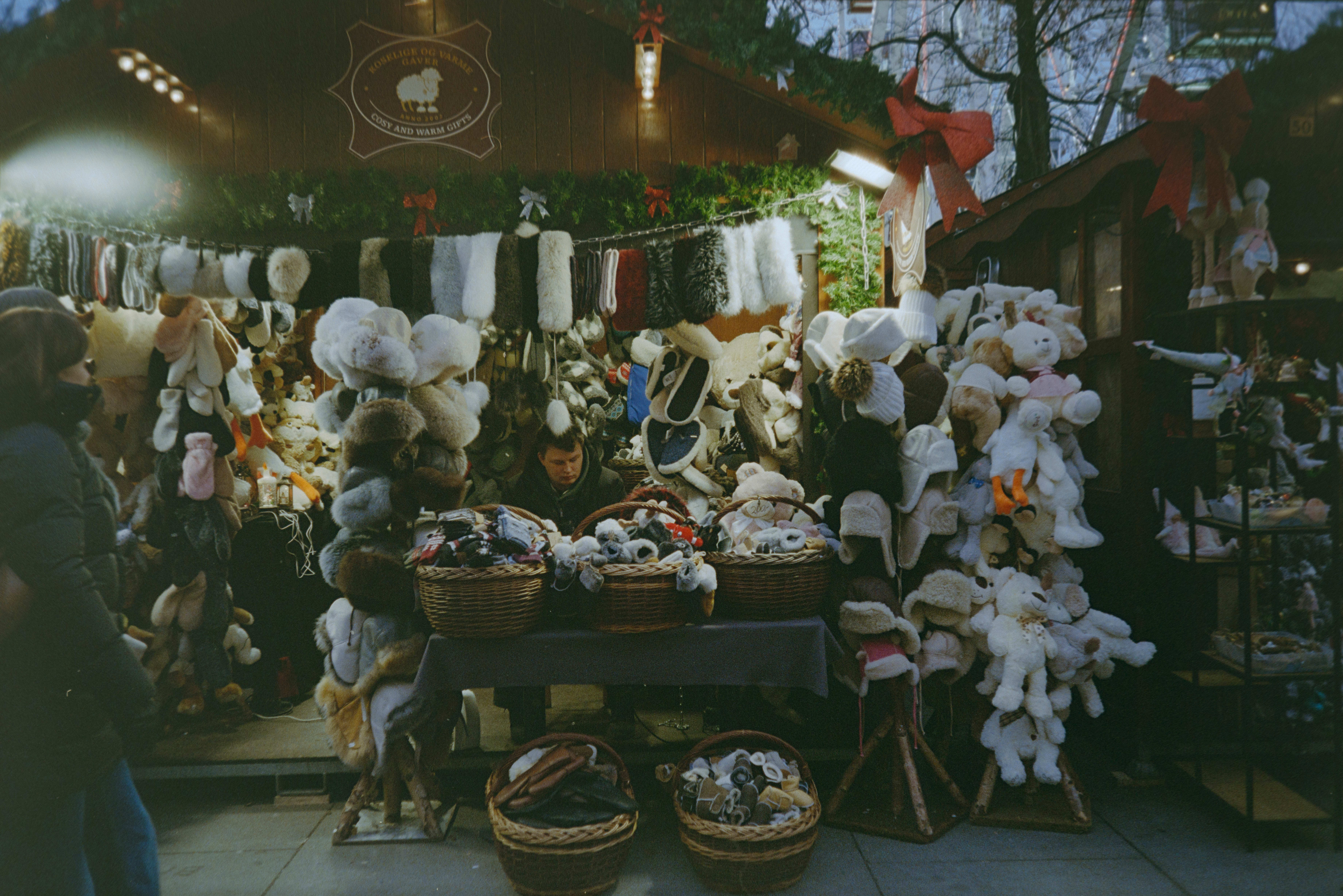 Langt, langt der inne sitter det en kjøpmann.