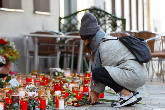 Wien sørger. Politiet etterforsker terroristens nettverk i flere land