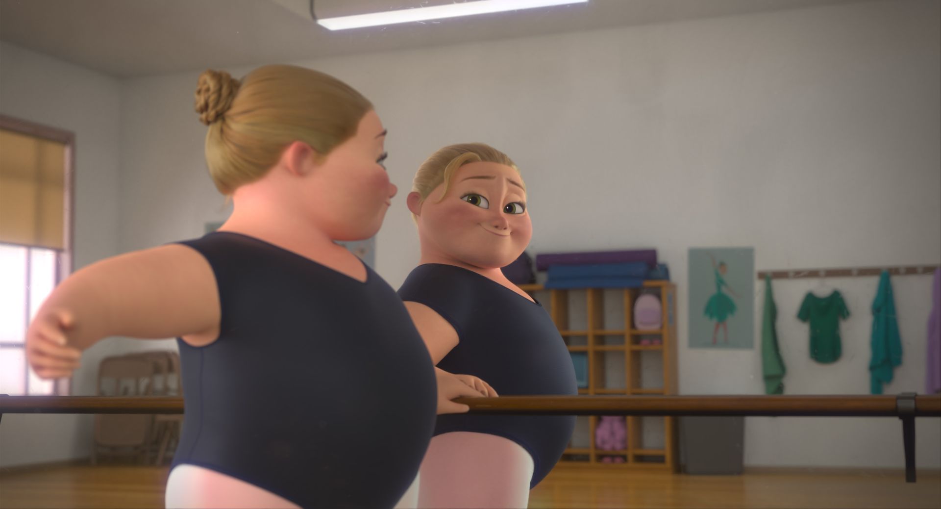 En animasjon viser en overvektig jente i svart ballettdrakt og hvite strømpebukser som holder seg til en bom og ser seg selv i et speil. 