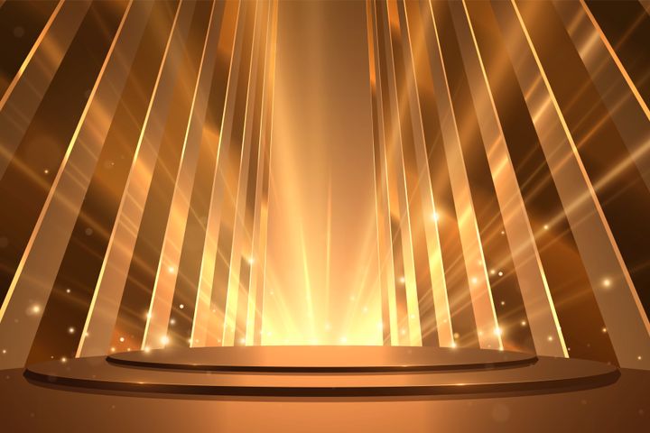 En animasjon viser en slags scene og mange søyler på begge sider av scenen, og gullfarget lys som stråler utover.