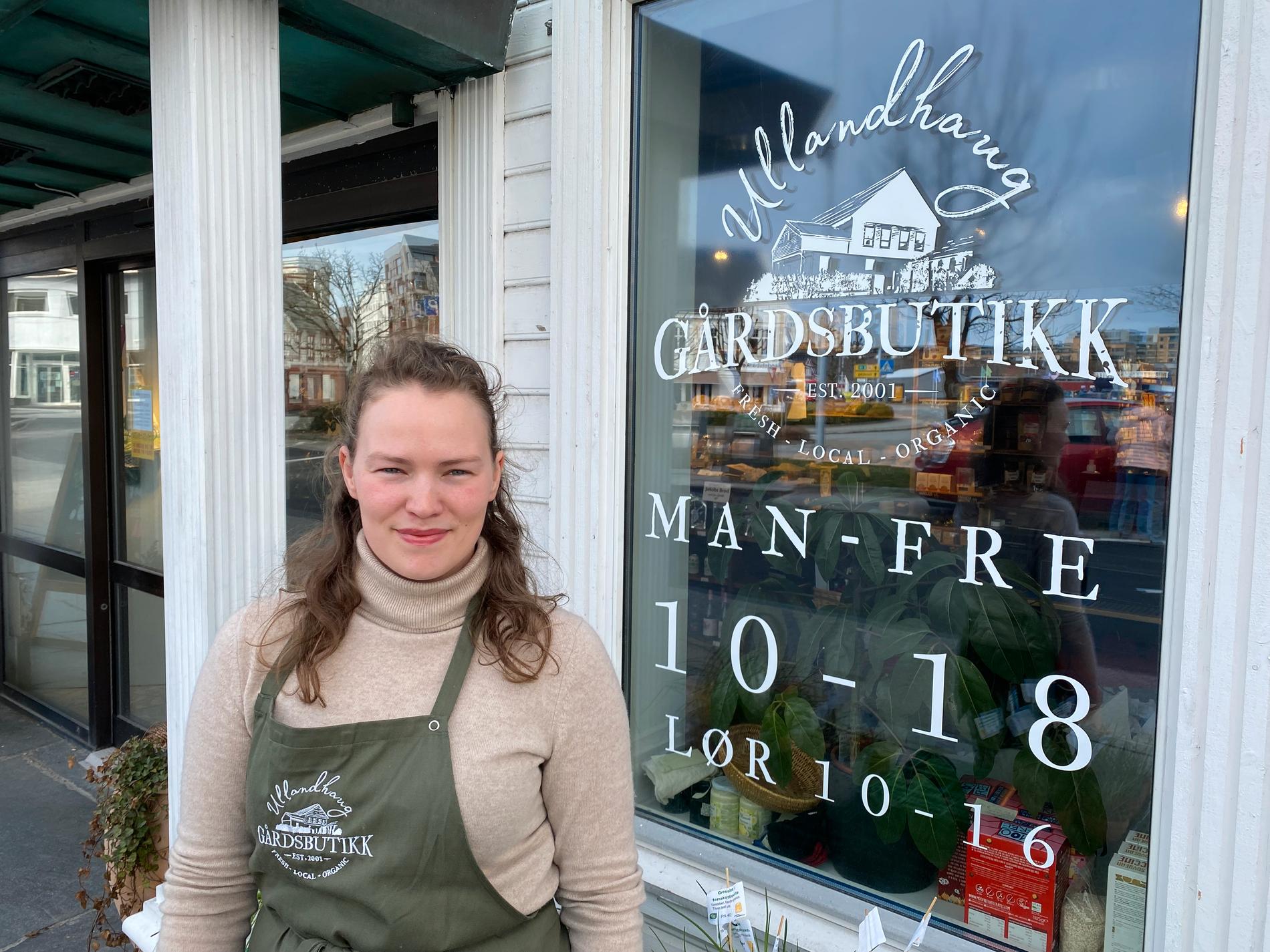 Ida Sevheim utfor butikken i Stavanger, den einaste spesialbutikken for økolgiske daglegvarer i byen.|Det går over all forventning, seier Ida Sevheim om drifta av den økologiske butikken.