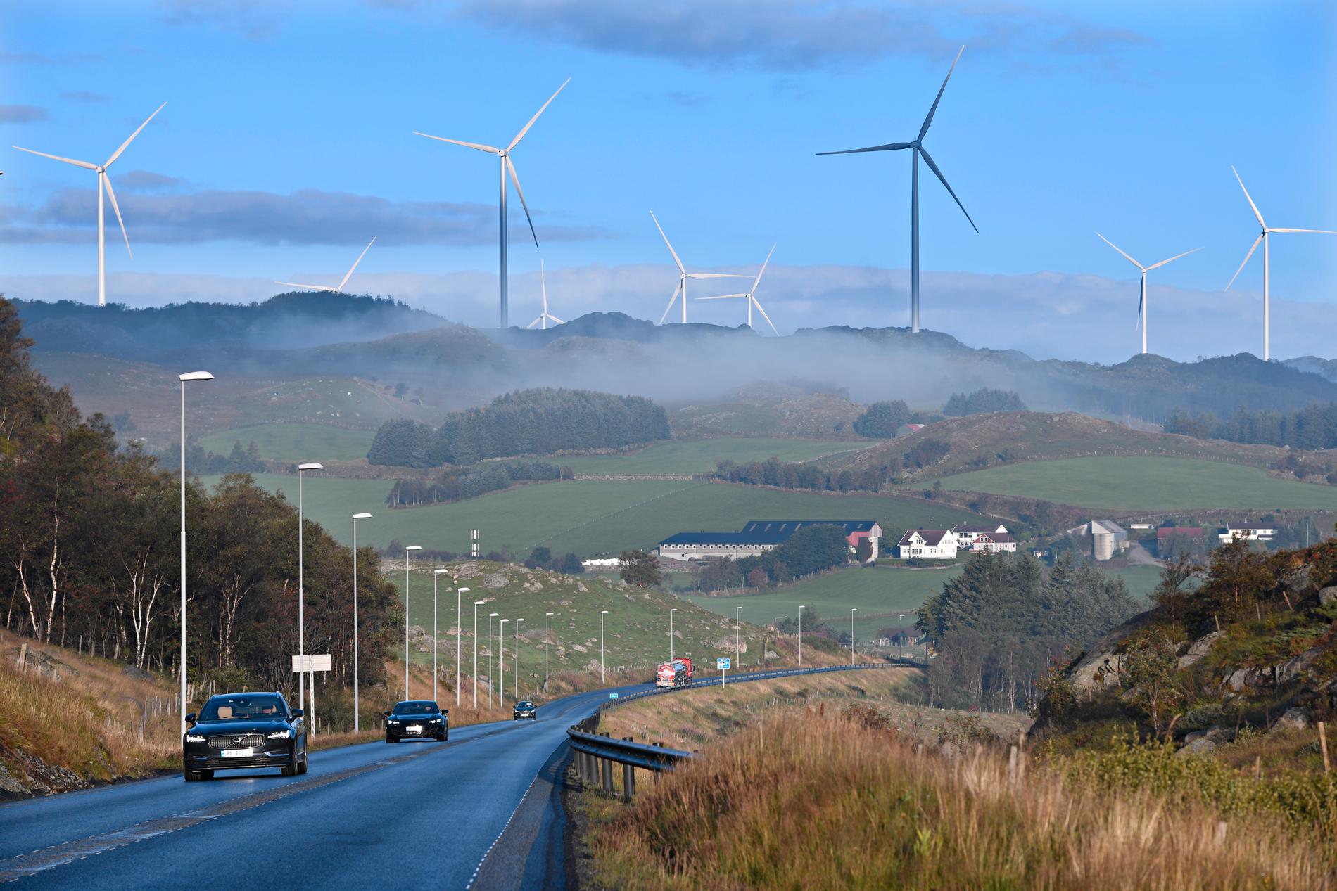 «Nye vindkraftverk er den suverent mest negative måten å skaffe fram mer utslippsfri energi på, for å redusere bruken av fossil energi. Det satses altfor lite på mer effektiv bruk av den strømmen vi produserer», skriver Hogne Hongset.