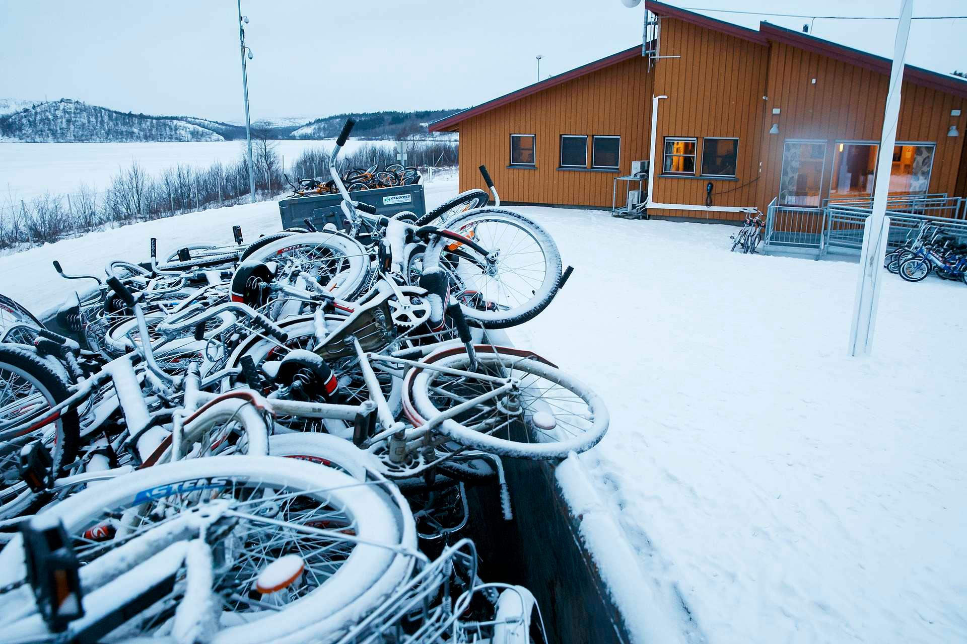 Flere tusen sykler har blitt skrapmetall, men disse asyl-syklene blir gjenbrukt på Storskog.