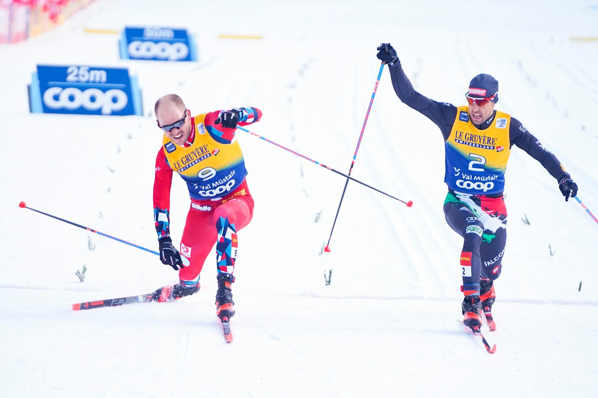 TETT KAMP: Pål Golberg tok andreplassen foran Federico Pellegrino med en tånegl på søndagens jaktstart. Johannes Høsflot Klæbo vant rennet. 