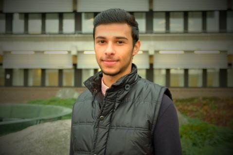 Ahmed Aldulayme (20) liker arabiske dikt, bilderedigering og svømming.