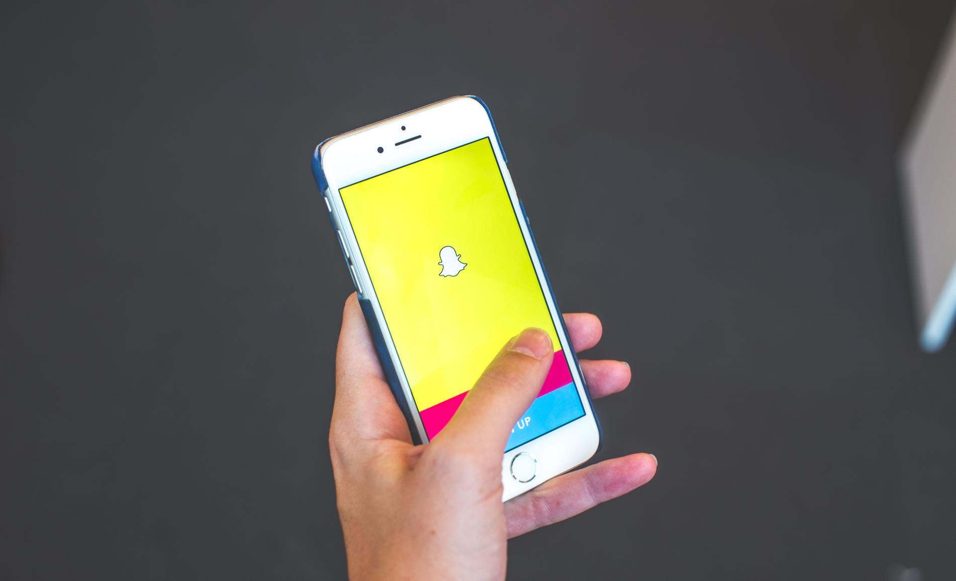 I dag ruller Snapchat ut en ny oppdatering som skal hjelpe deg å lagre snapper du liker ekstra godt. Foto: Maren Hald Bjørgum