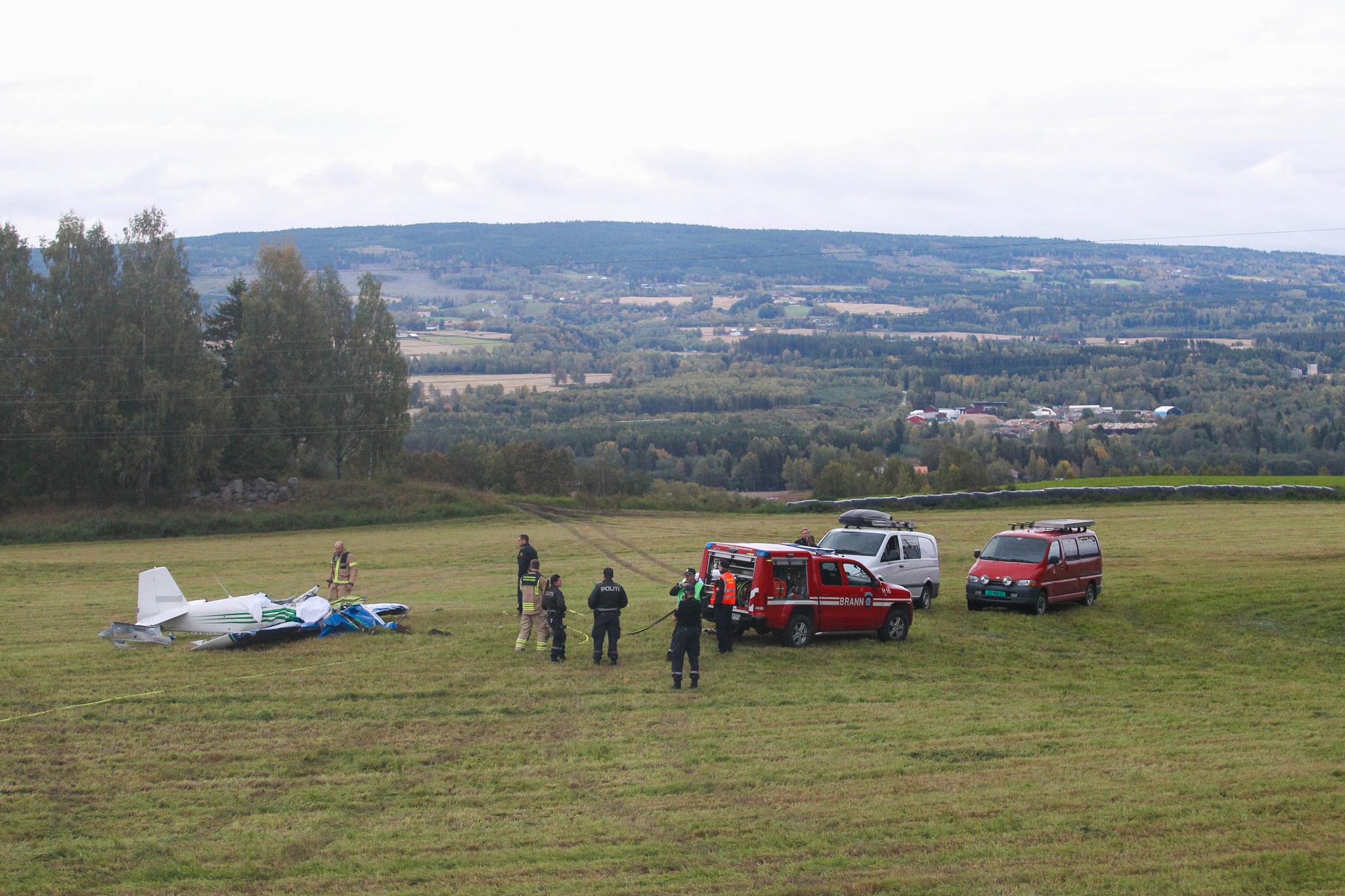 To personer omkom tirsdag da et småfly styrtet fire-fem kilometer nordvest for flyplassen i Hamar.
