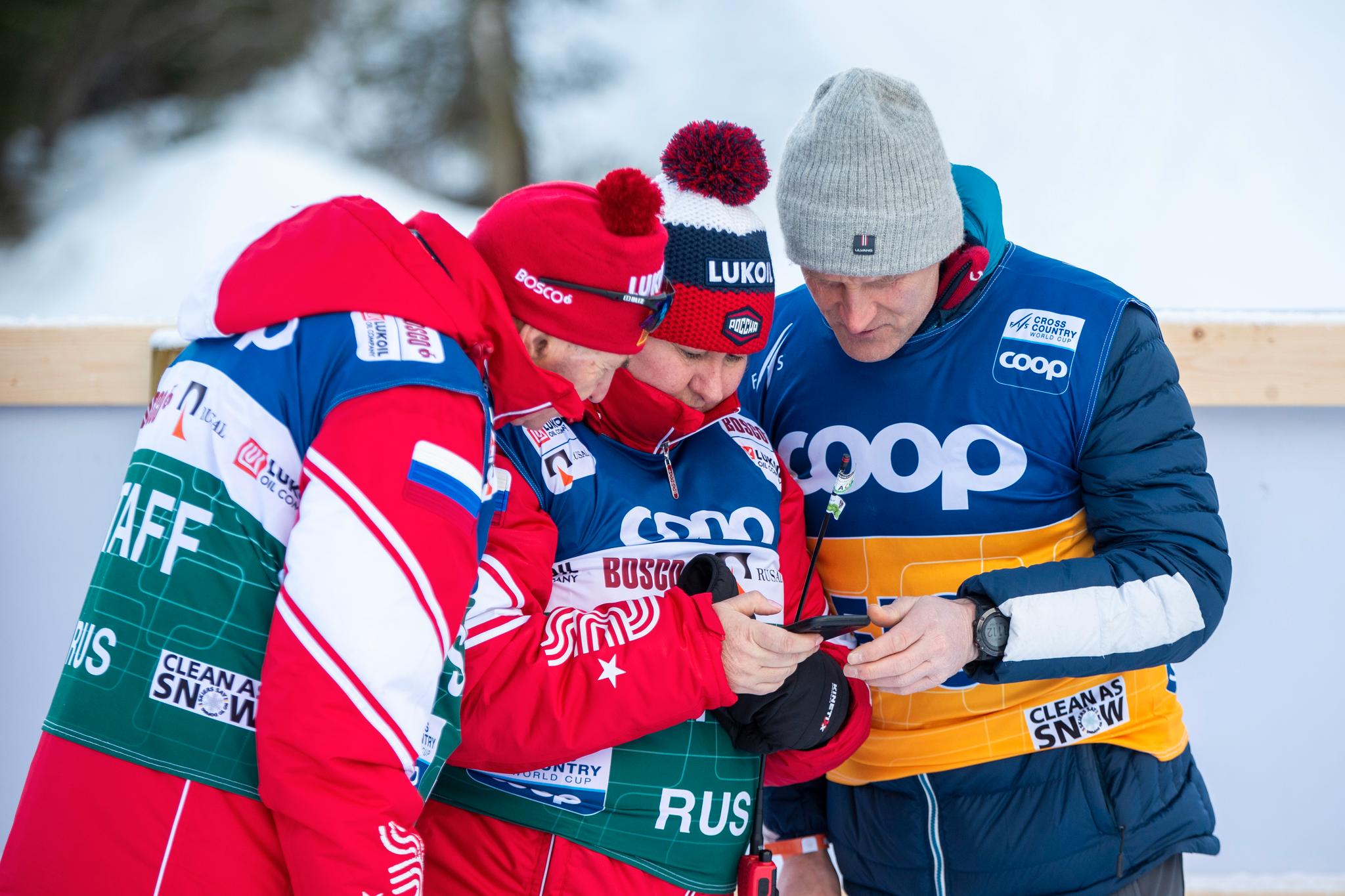 FØR PANDEMI OG KRIG: Jurij Tsjarkovskij, Jelena Välbe og Vegard Ulvang på skirenn i Trondheim i februar 2020.
