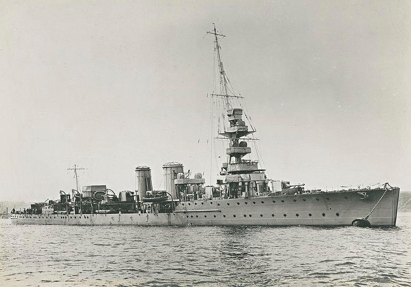 KRIGSDRAMA: Tyske SS «Minden» ble senket av sitt eget mannskap etter å ha blitt innhentet av britiske HMS «Calypso» (bildet) 24. september 1939.