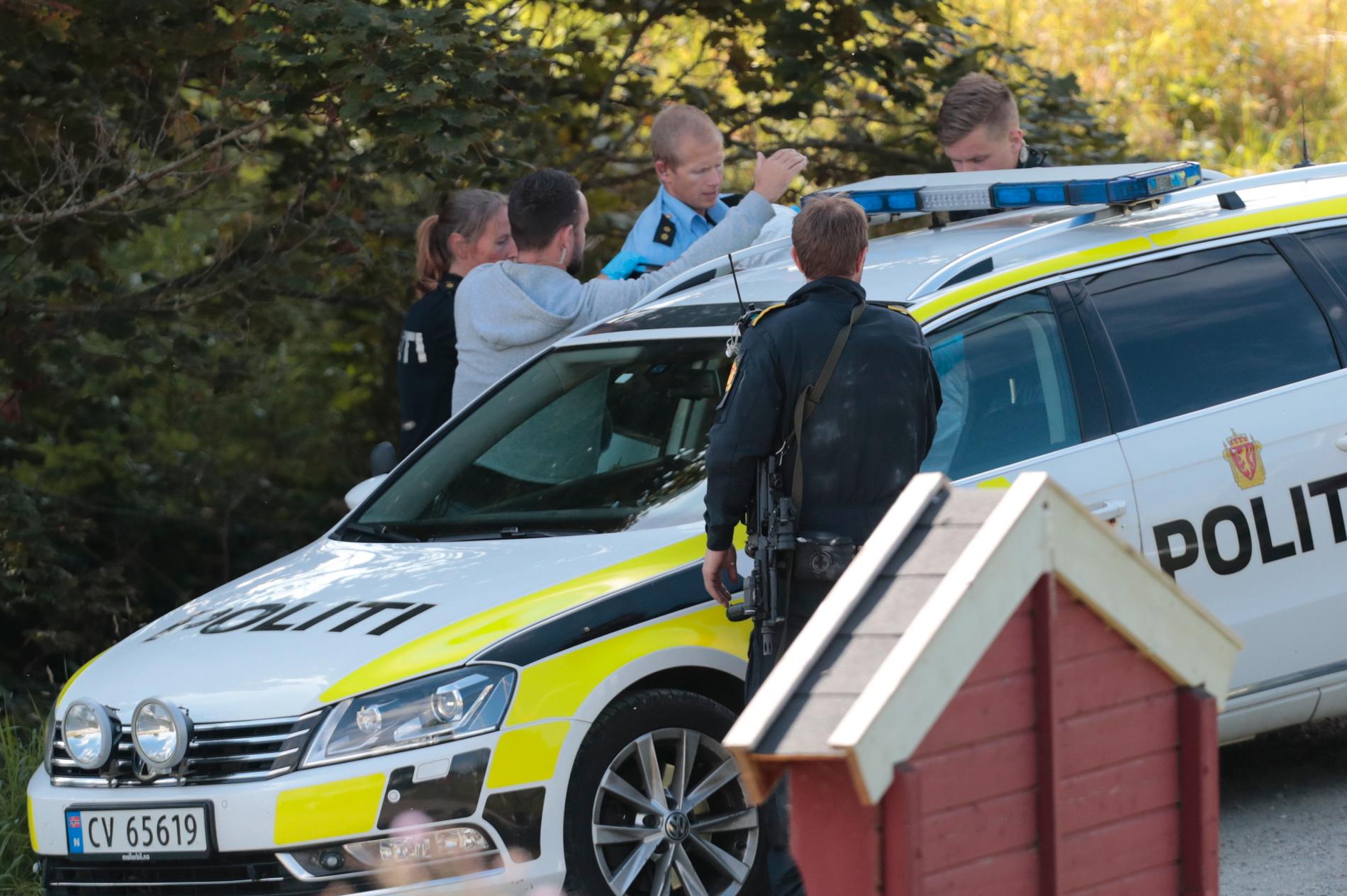 En person ble pågrepet av politiet etter en stor politiaksjon ved Feiring i Eidsvoll mandag.
Foto: Lise Åserud / NTB scanpix