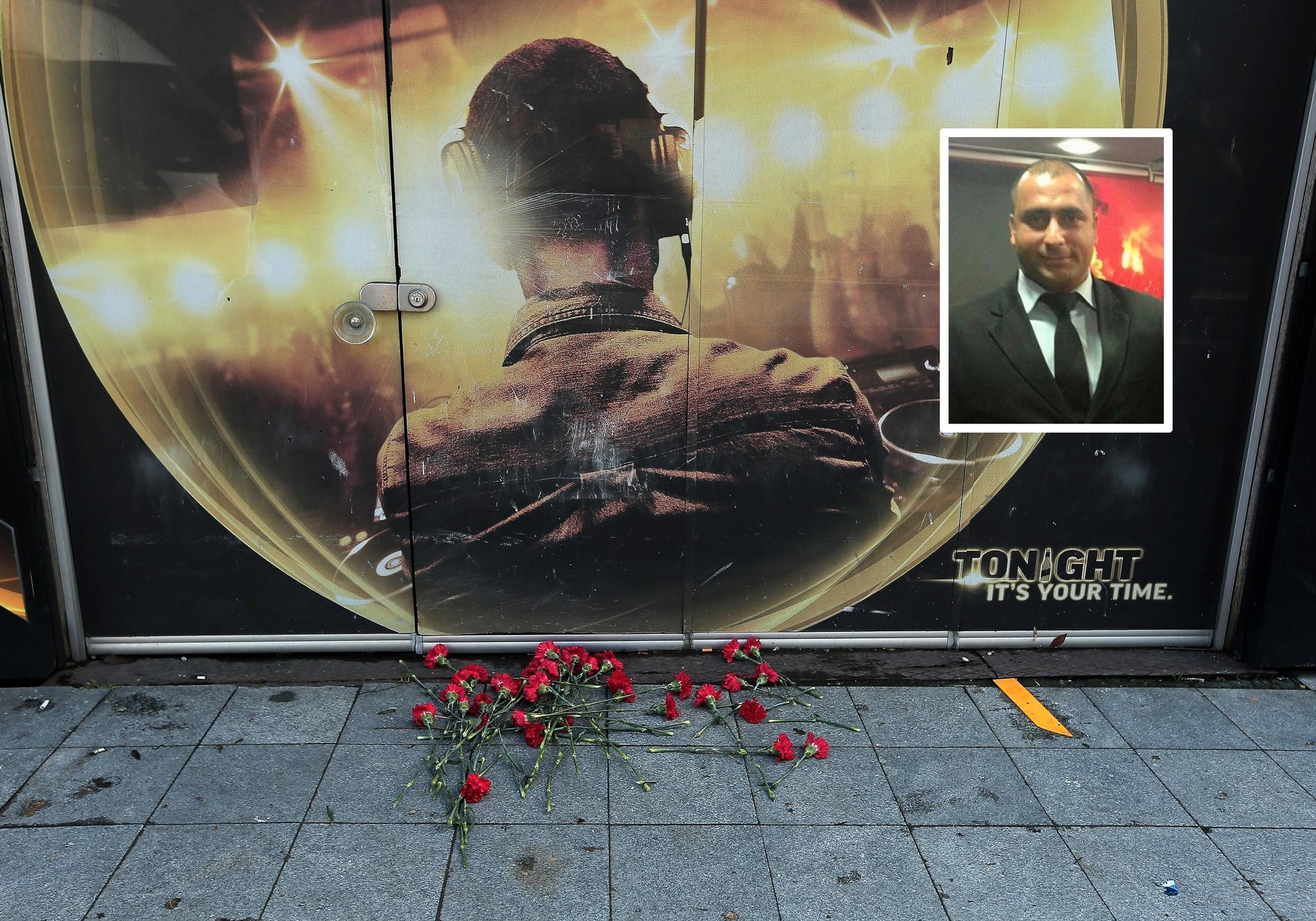 Blomster lå i går foran nattklubben Reina i Istanbul der 39 mennesker ble drept, blant dem sikkerhetsvakt Fatih Çakmak.