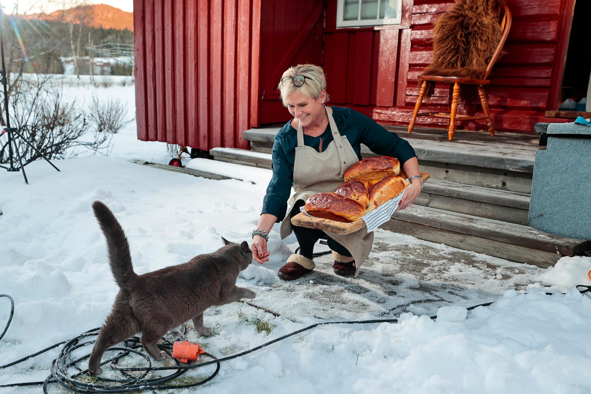 Marit Skogstad har odelsrett på gården i Sørkedalen. I sommer holdt de låvefest med femretters grillmiddag for tidligere rusavhengige.