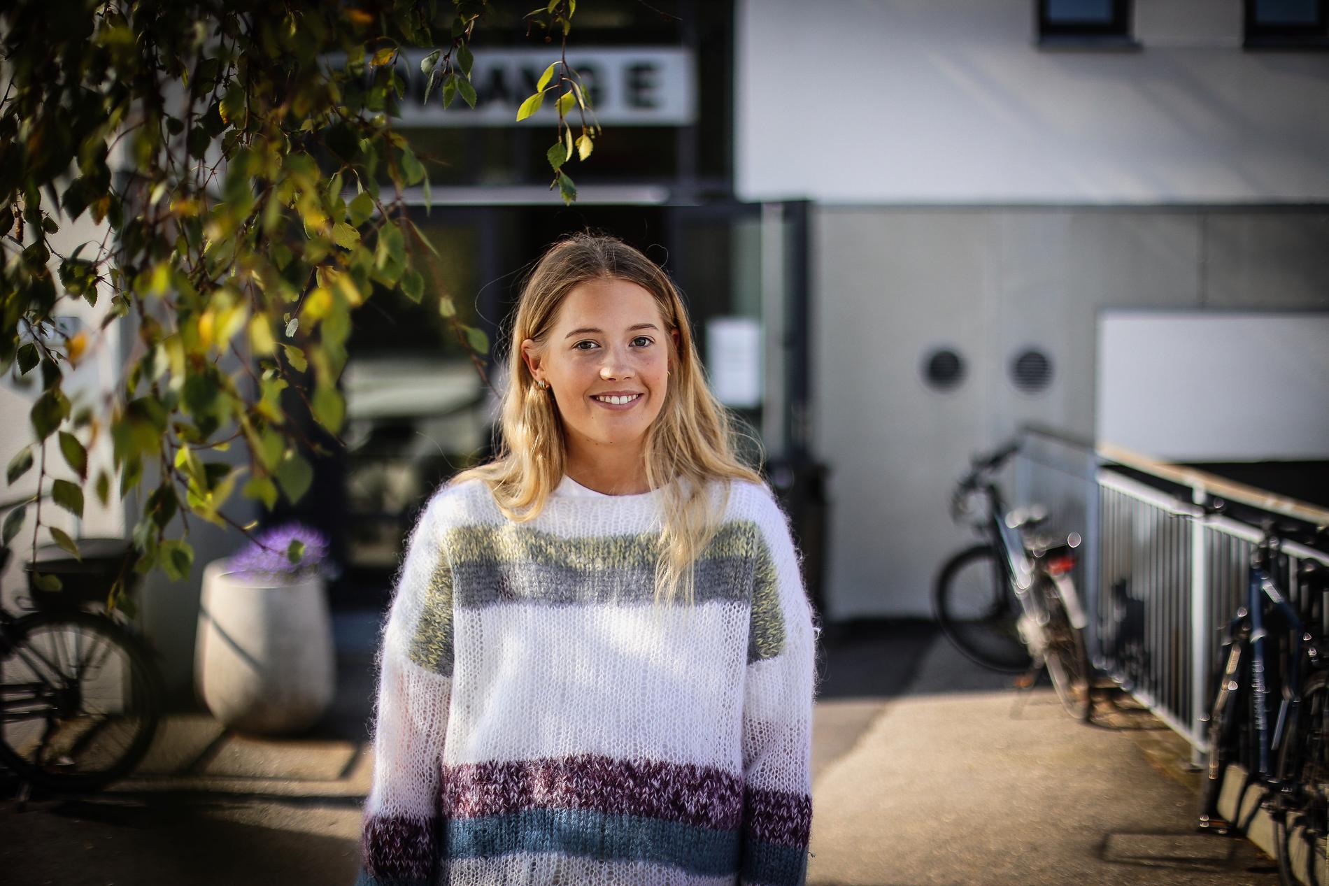 Lena Reinhardtsen (18) fra Vennesla har kapret rollen som «Sofia» i den kommende serien «Nudes» på NRK. KRSby møtte henne på Vågsbygd videregående skole, hvor hun studerer dans.
