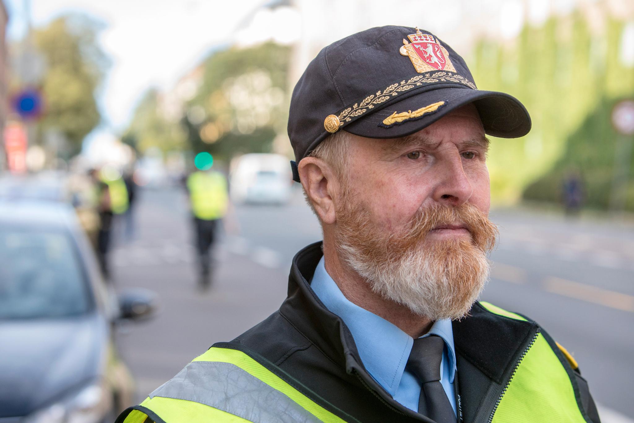 Politioverbetjent Finn Erik Grønli i trafikkorpset i Oslo politidistrikt sier at overlasten påvirker både bremselengden og styringen på kjøretøyet.