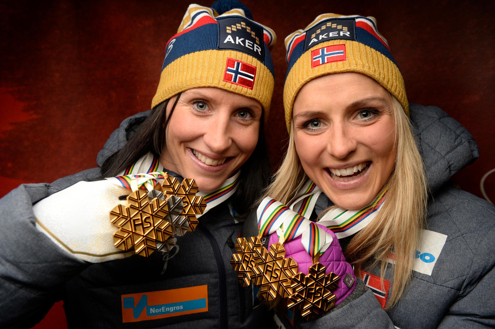 TROR PÅ MER: Marit Bjørgen og Therese Johaug har tatt en rekke gull samme. Her fra VM i 2015. 