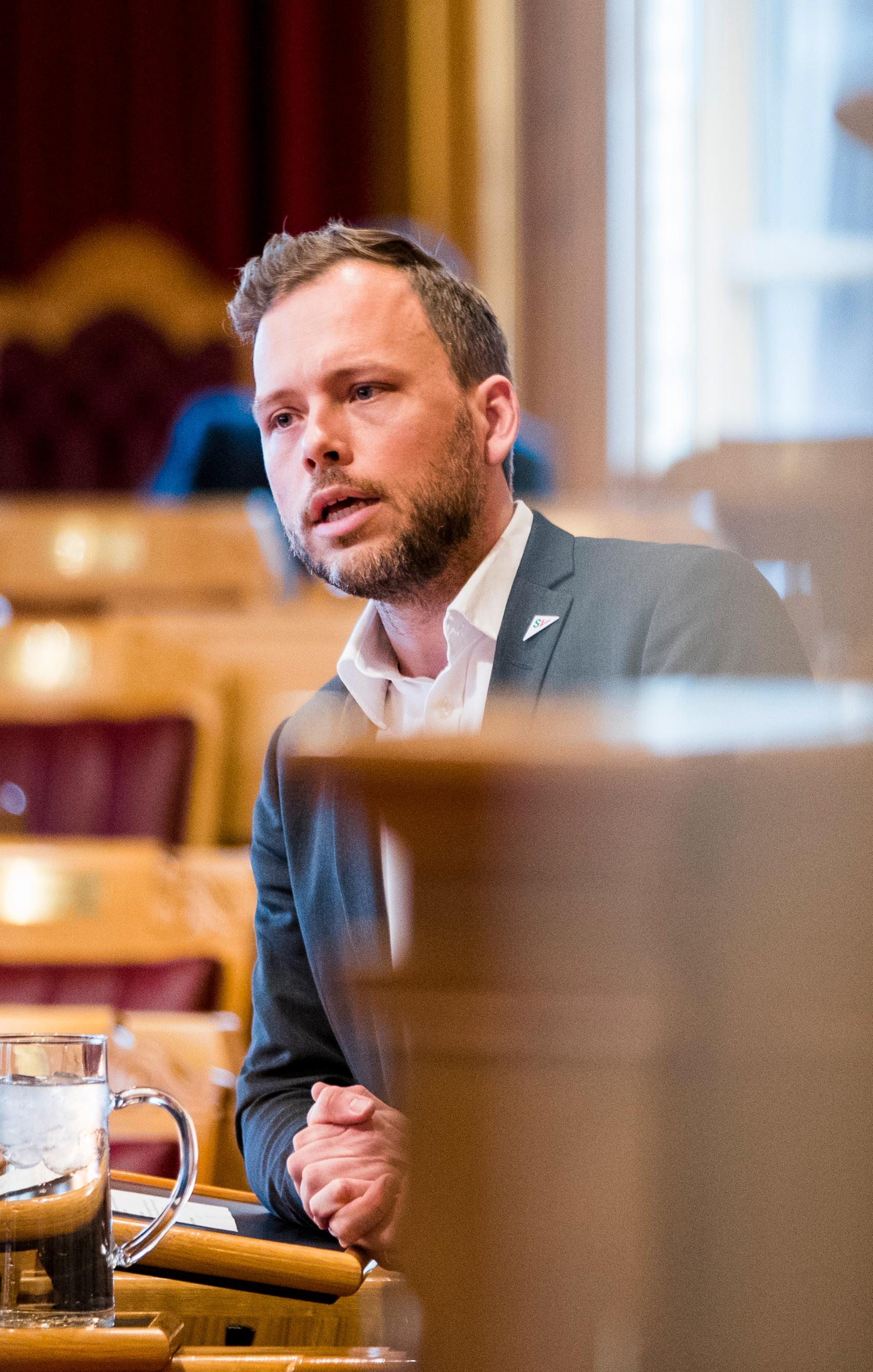 SV-leder Audun Lysbakken mener regjeringen må ta en grundigere vurdering av Ulvsnesøy.