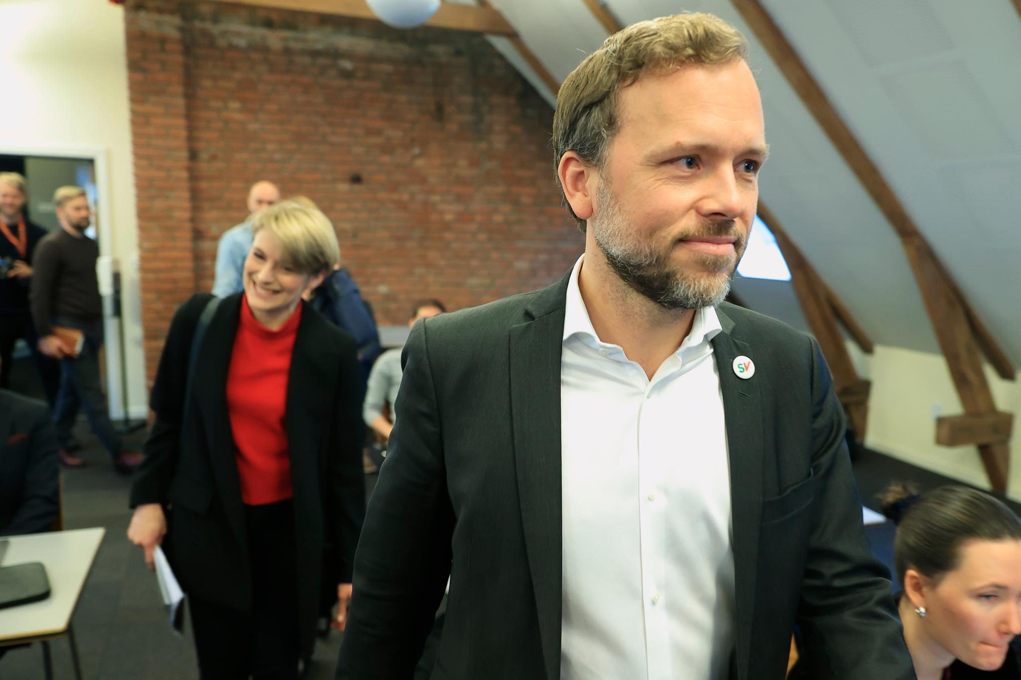 Audun Lysbakken og Kari Elisabeth Kaski møtte pressen på Stortinget mandag.