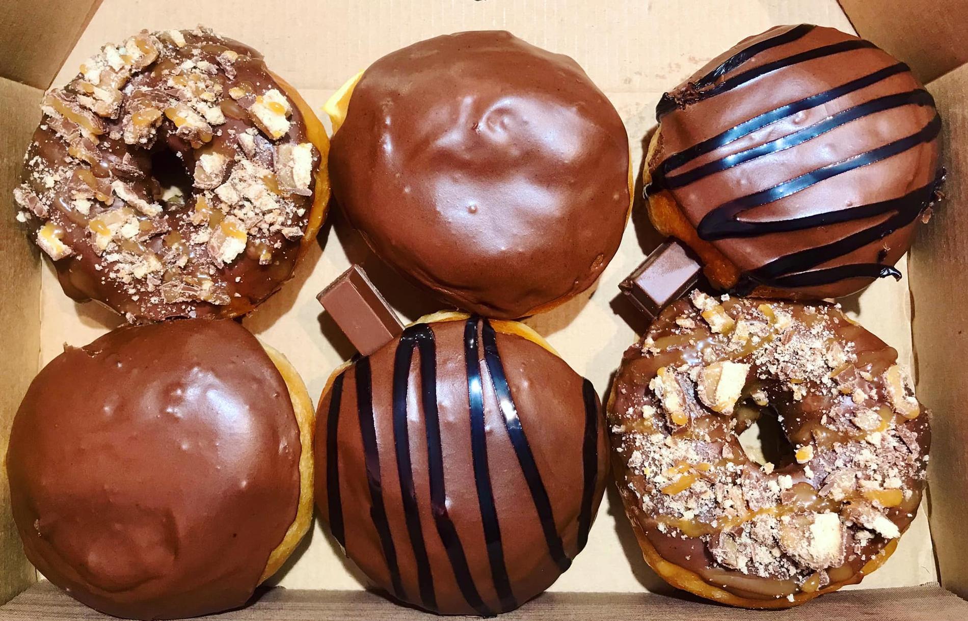 Jensen forteller at de baserer donutene sine på Dunkin’ Donuts, og har blitt fortalt at de smaker tilnærmet likt. 