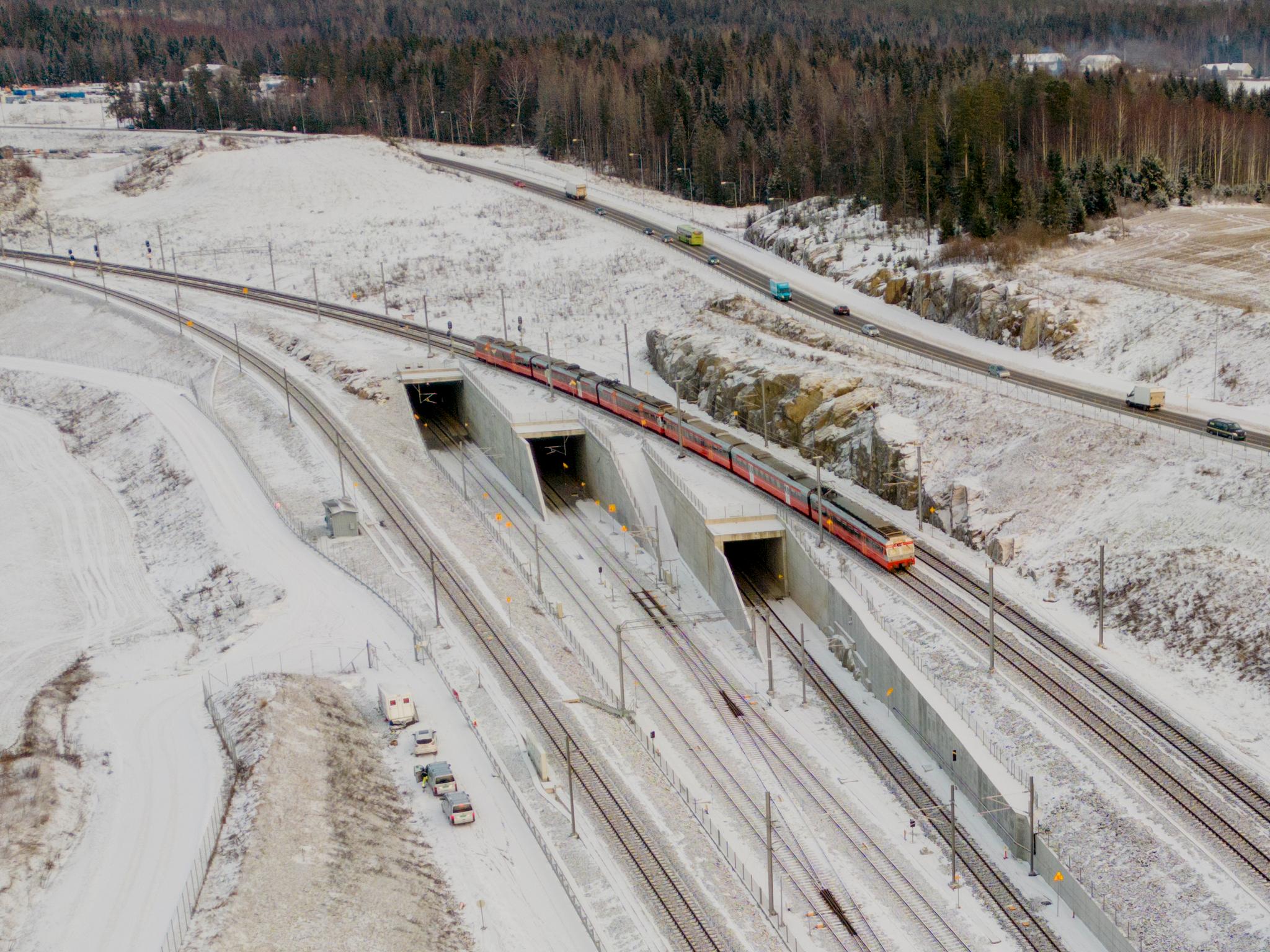 Follobanen har vært stengt for togtrafikken siden 20. desember. Passasjertogene må kjøre om den «gamle» Østfoldbanen. 
