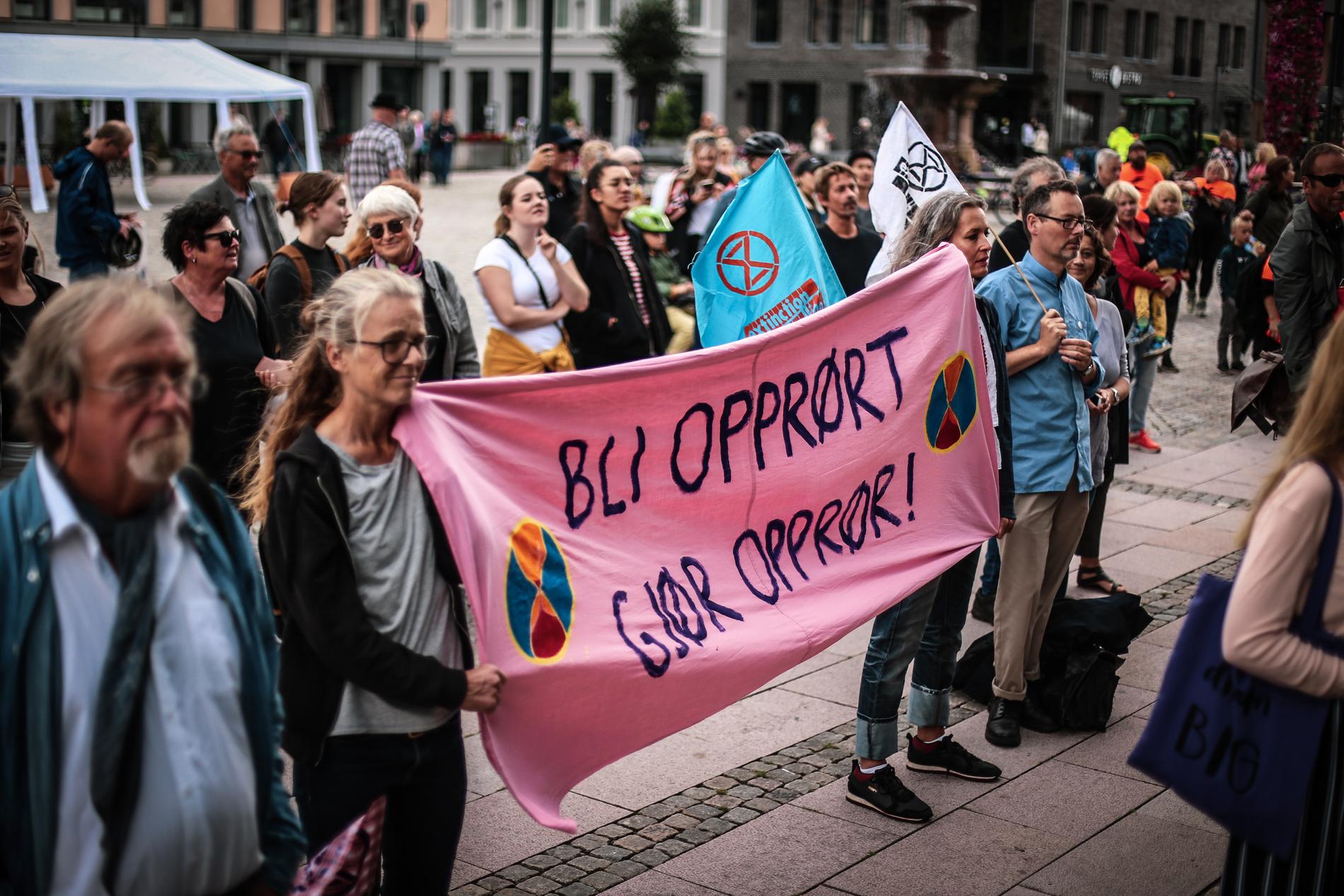 «Bli opprørt, gjør opprør!» var et av de mange budskapene under Klimabrølet i Kristiansand.