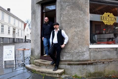 Lutz Andreas Fleischer og daglig leder Ivar Oftedal blir å se innenfor disse veggene fremover når de driver nye Brostein kafé