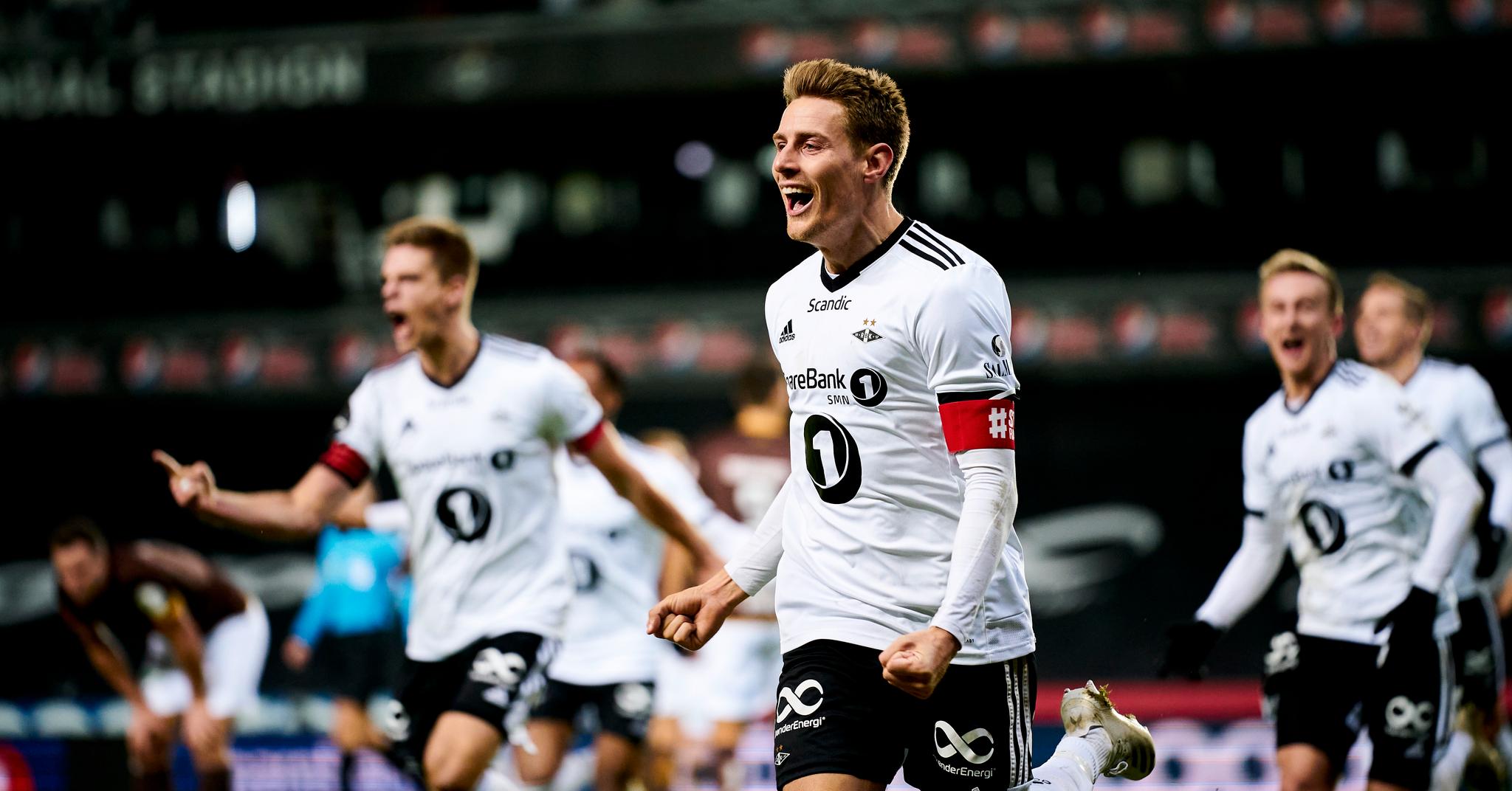 Kristoffer Zachariassen jubler etter scoring mot Mjøndalen i fjorårets Eliteserie. Lørdag spiller endelig RBK årets første kamp. 