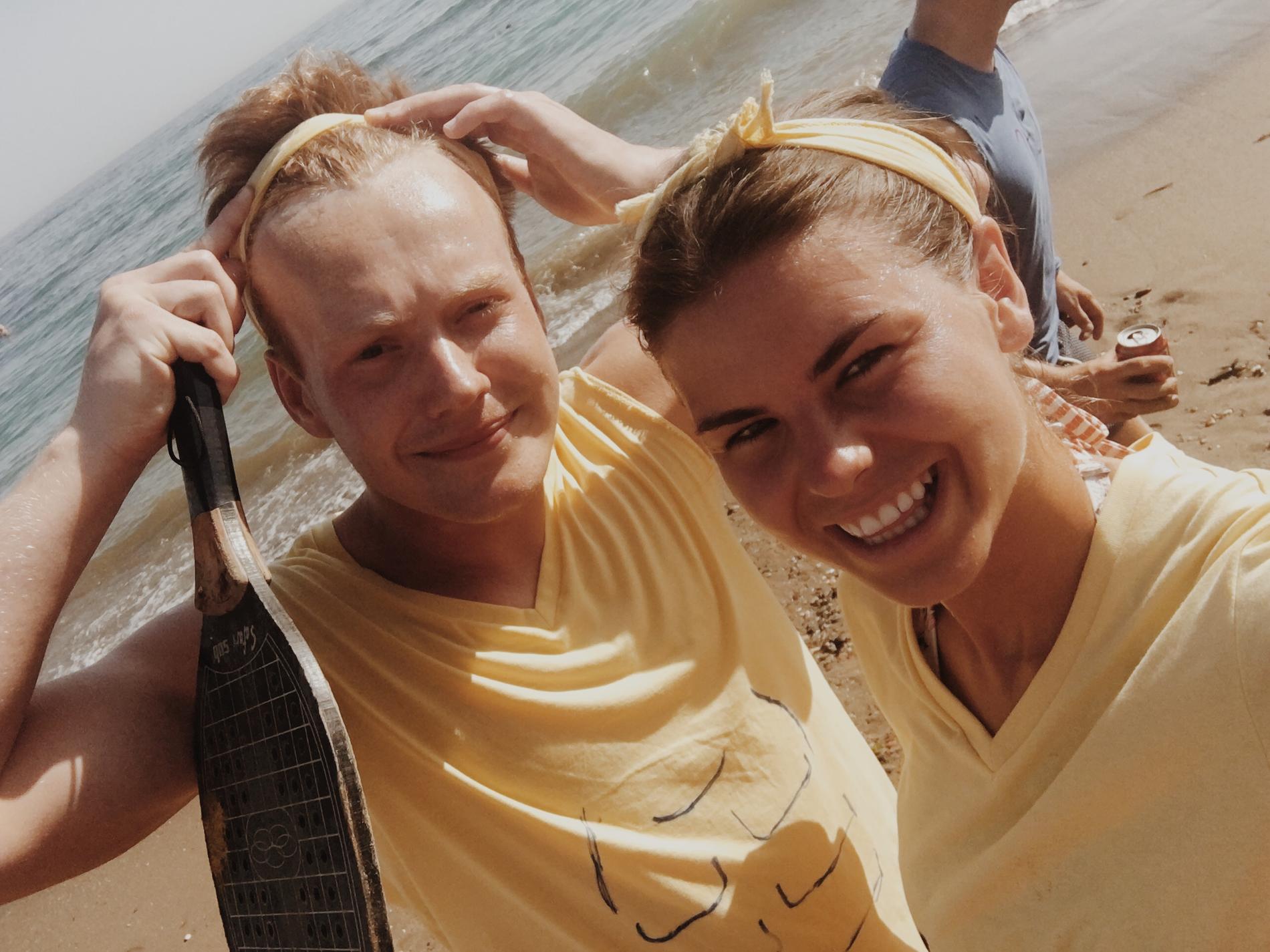  Marius Kambo Hafnor og Vilde Marie Dubland Nedrum under Øl-lympiske leker på stranda i Marbella.  