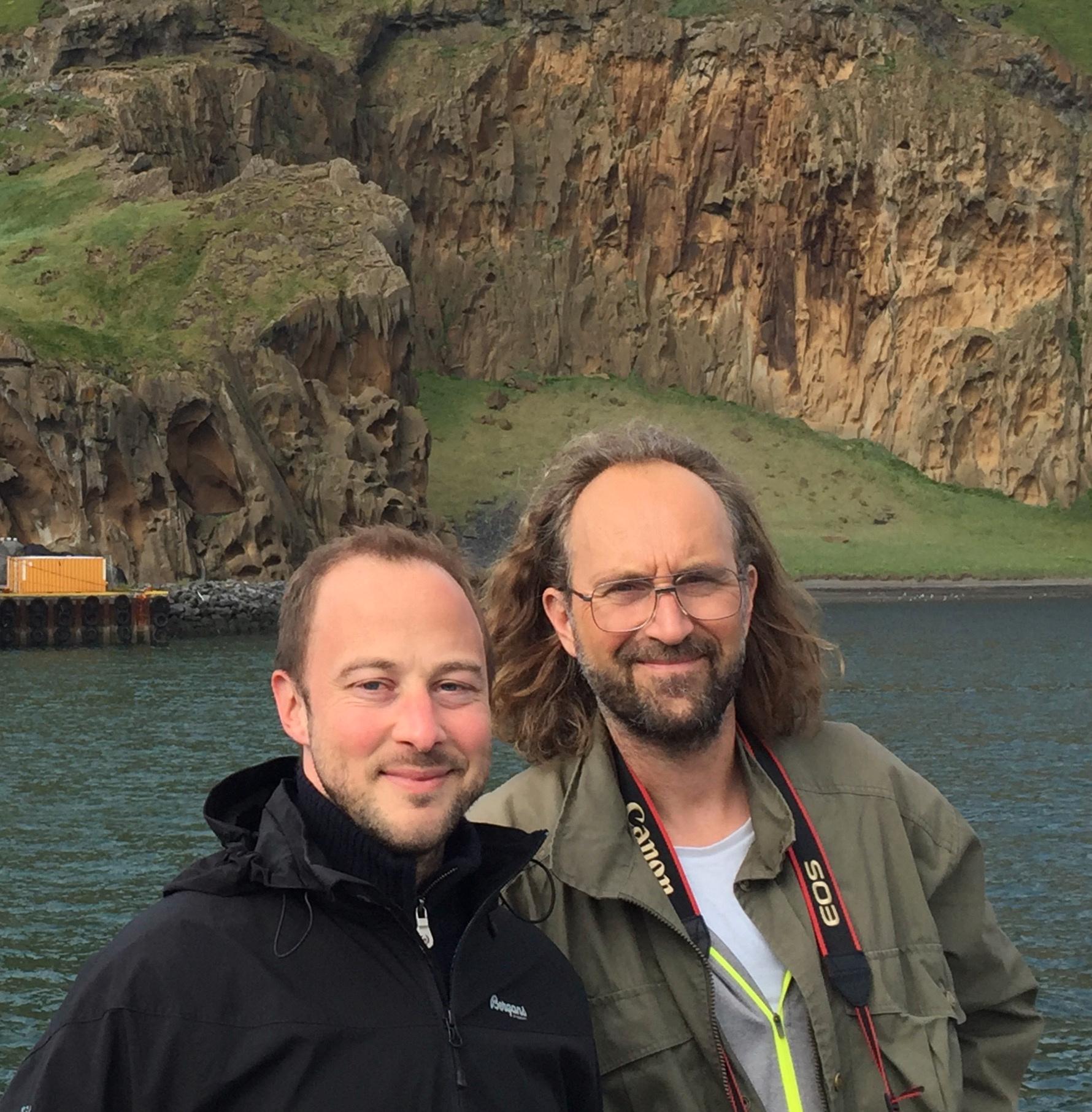 Aftenposten på Vestmannaeyjar på Island. Journalist Andreas Bakke Foss og fotograf Stig B. Hansen