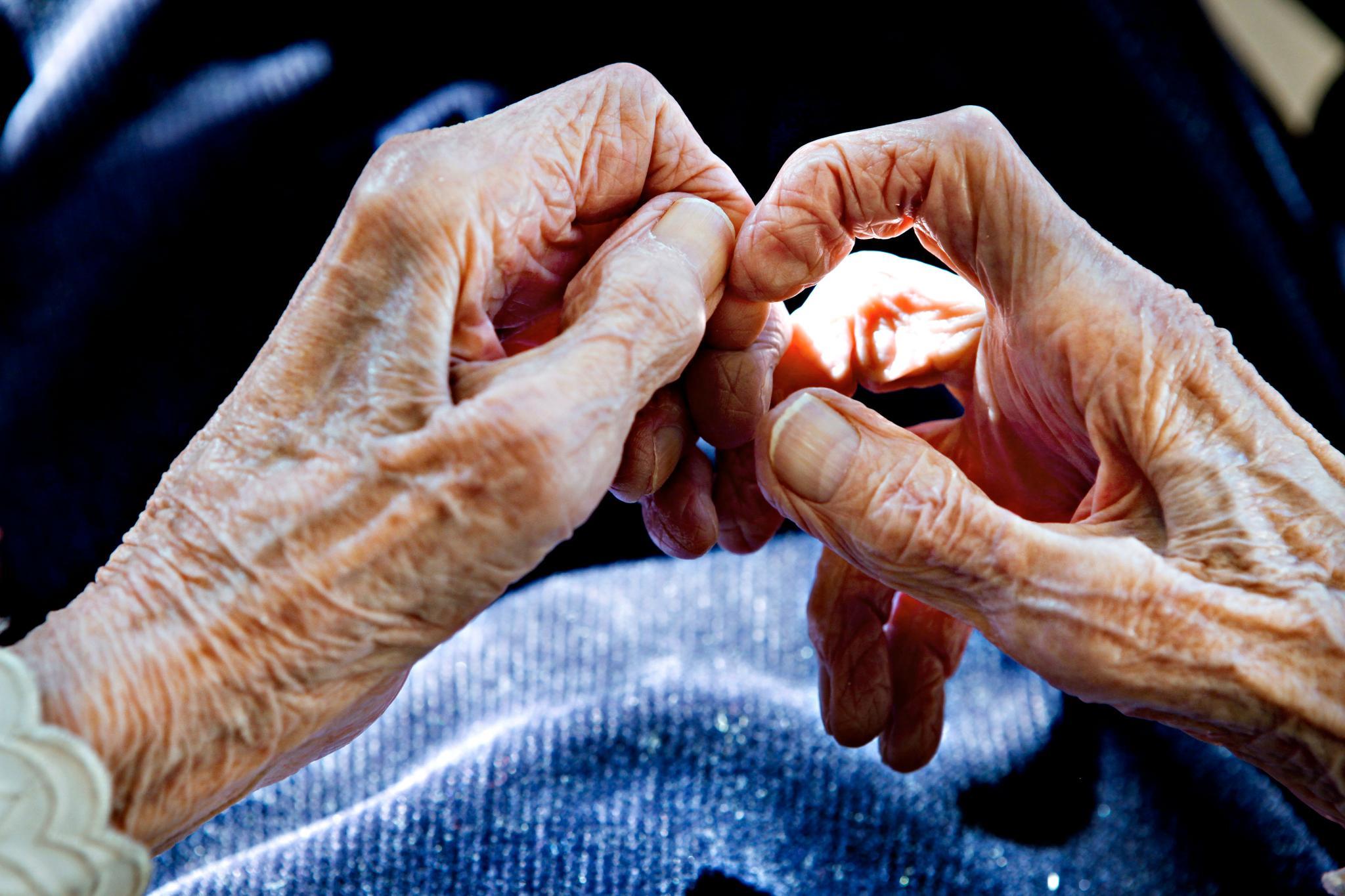 Antallet 100-åringer dobles hvert tiår. Forsker trekker frem en helt spesiell «superkraft» hos de som bryter grensen.