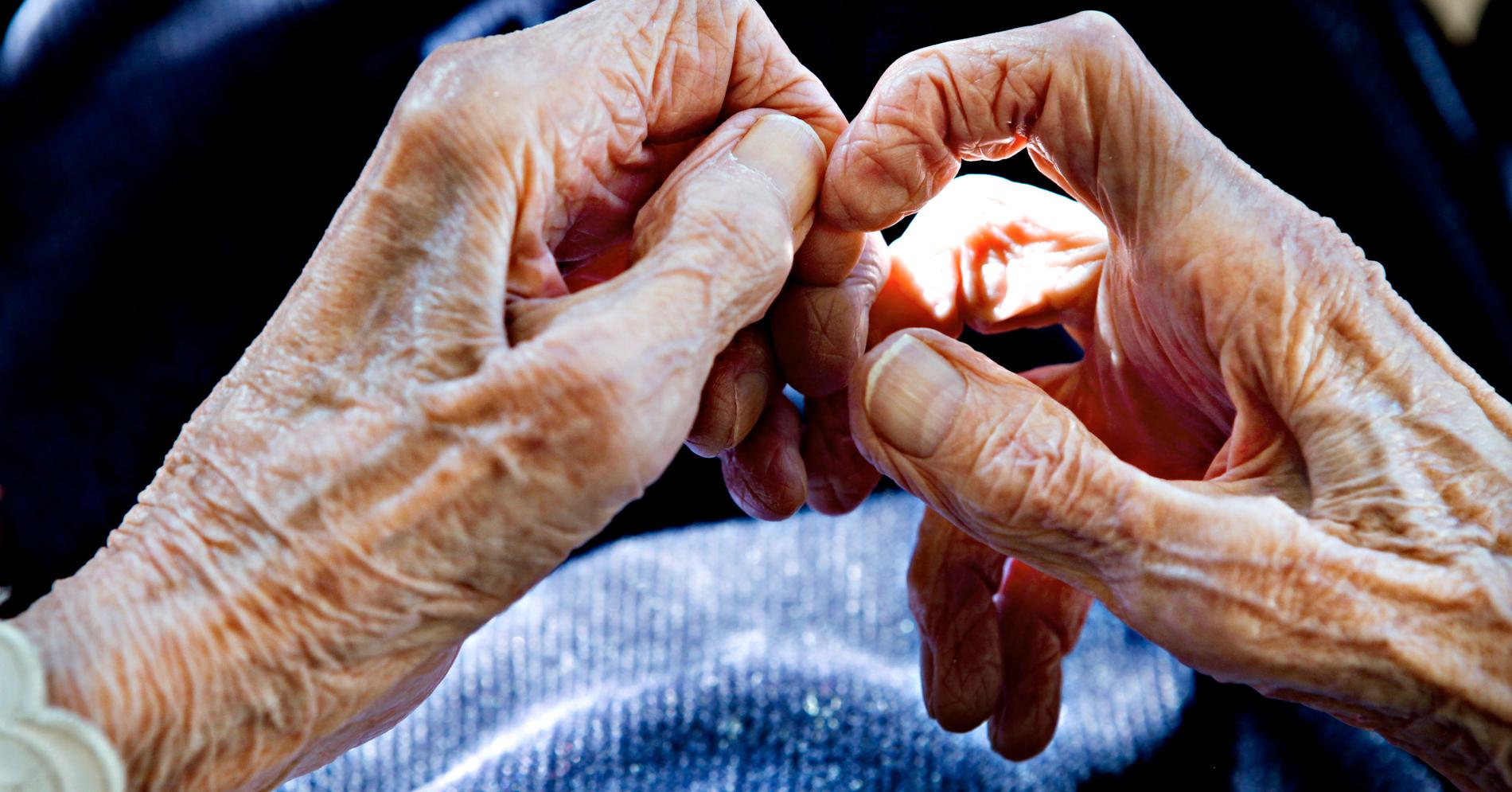 Ingen folkegruppe vokser raskere enn 100-åringer. Forsker trekker frem «superkraft» hos de som bryter den «magiske grensen»