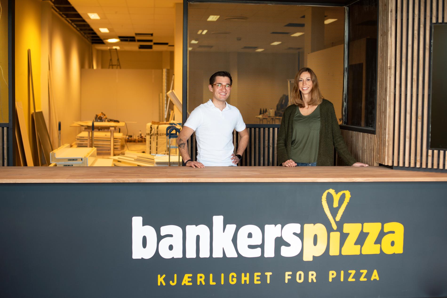 Fra da Bankers Pizza åpnet på Forus i fjor. Fra venstre: Daværende daglig leder Max Gouchan og styreleder Marie Hatjoullis-Olsen.